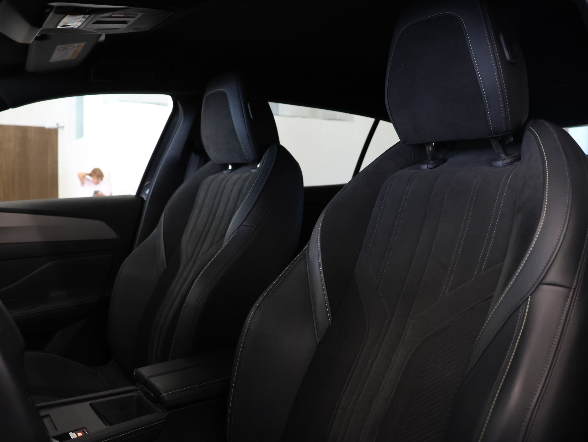 PEUGEOT 408 1.6 PHEV 225 Allure Pack *Rückfahrkamera* Sitzheizung*-image-10
