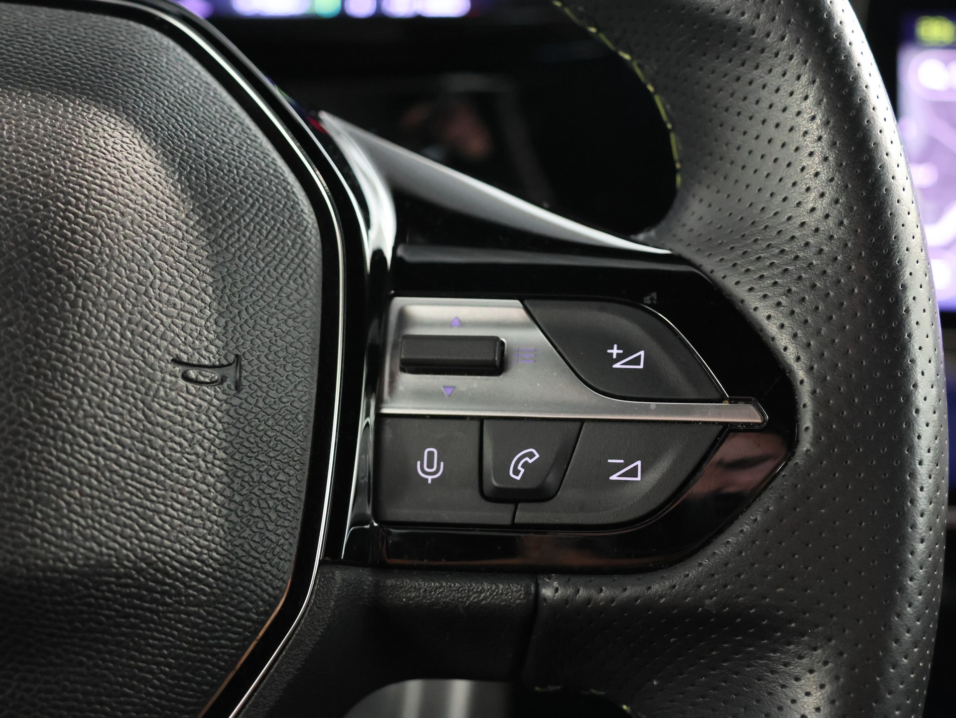 PEUGEOT 408 1.6 PHEV 225 Allure Pack *Rückfahrkamera* Sitzheizung*-image-15