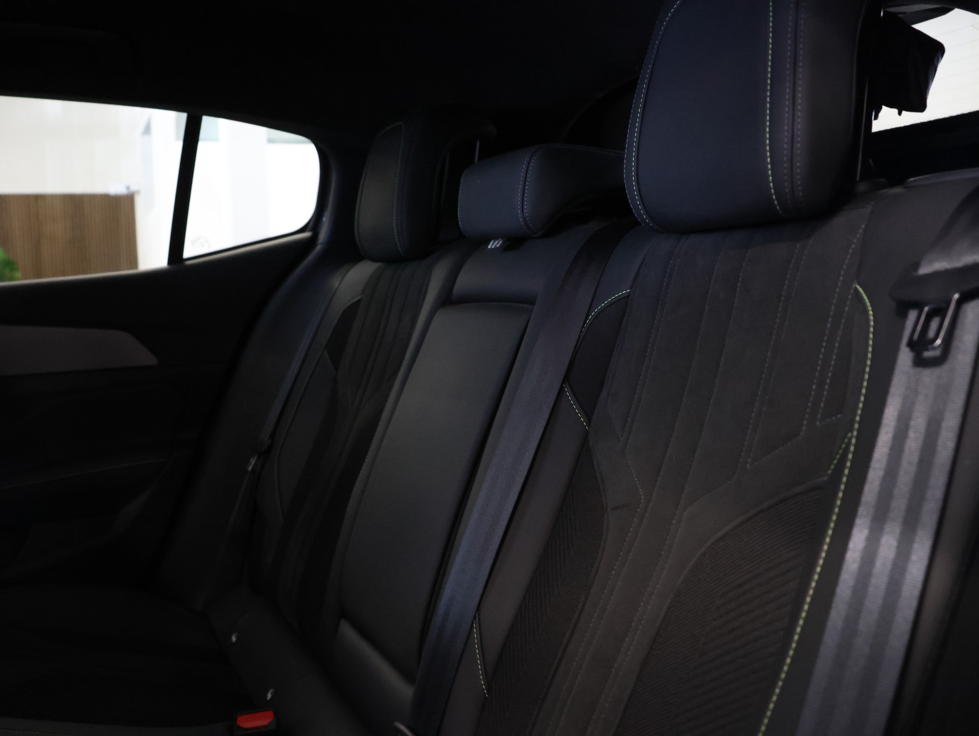 PEUGEOT 408 1.6 PHEV 225 Allure Pack *Rückfahrkamera* Sitzheizung*-image-21