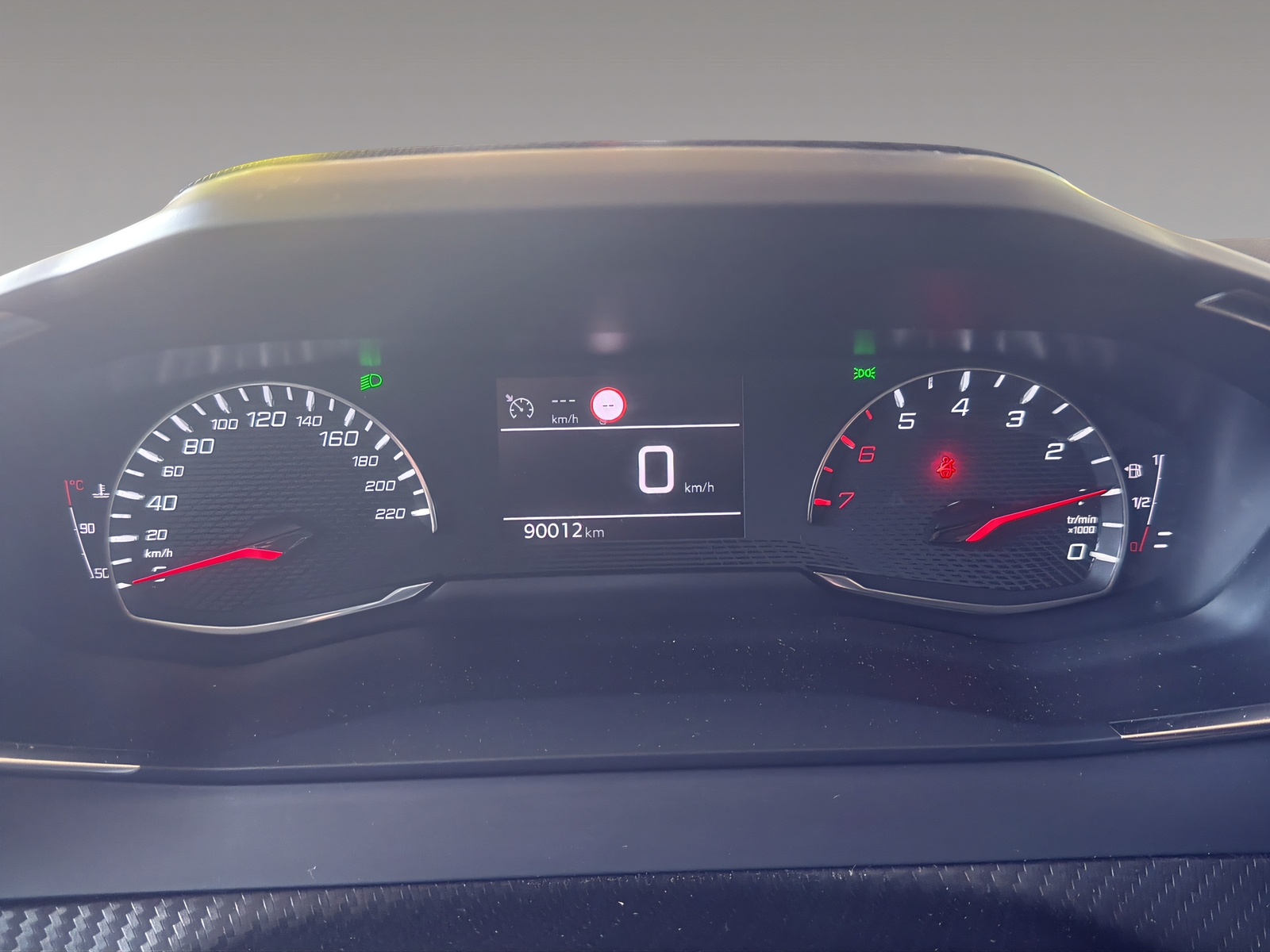 PEUGEOT 208 1.2 PureTech Active Pack-image-9