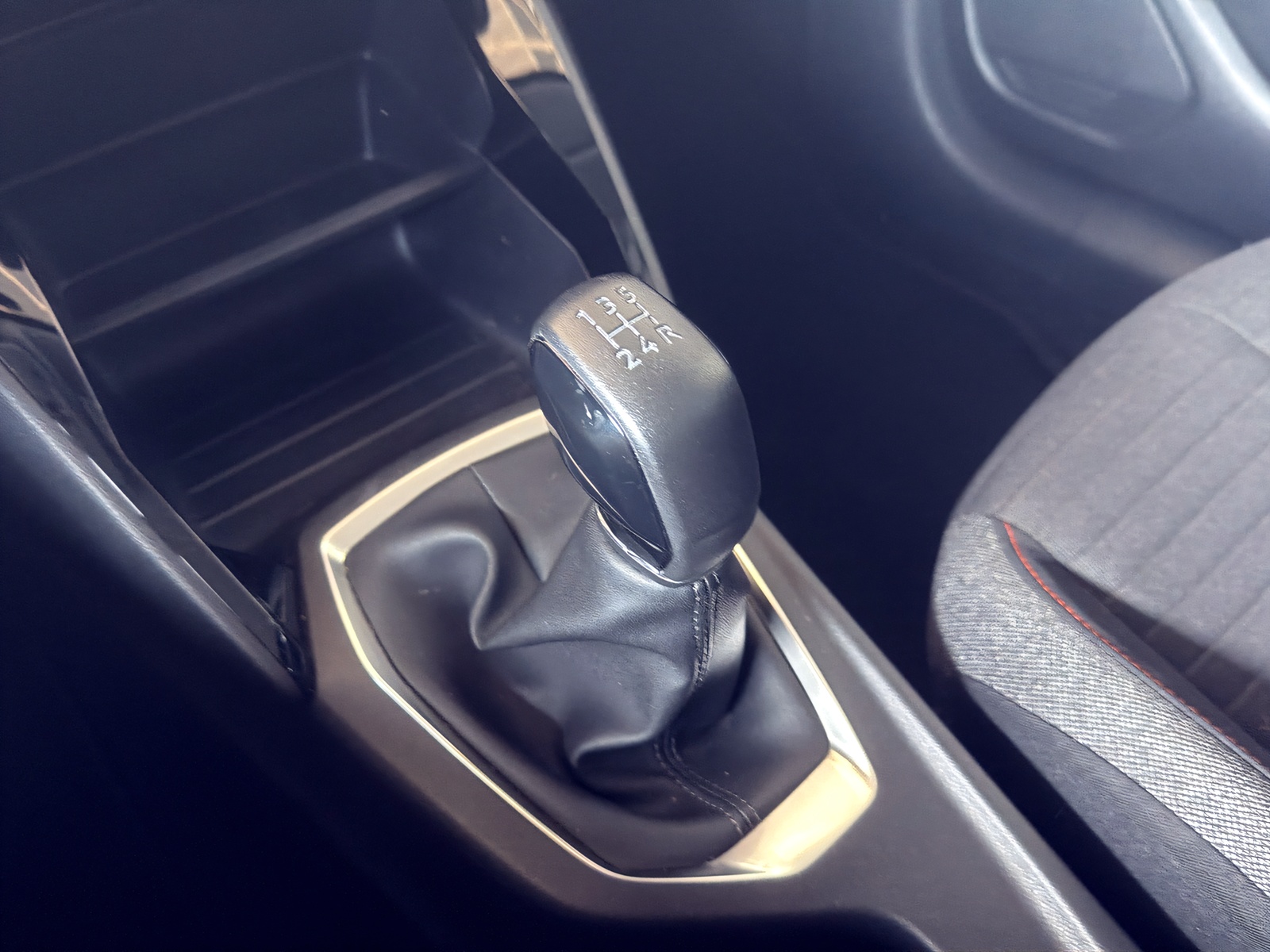 PEUGEOT 208 1.2 PureTech Active Pack-image-15