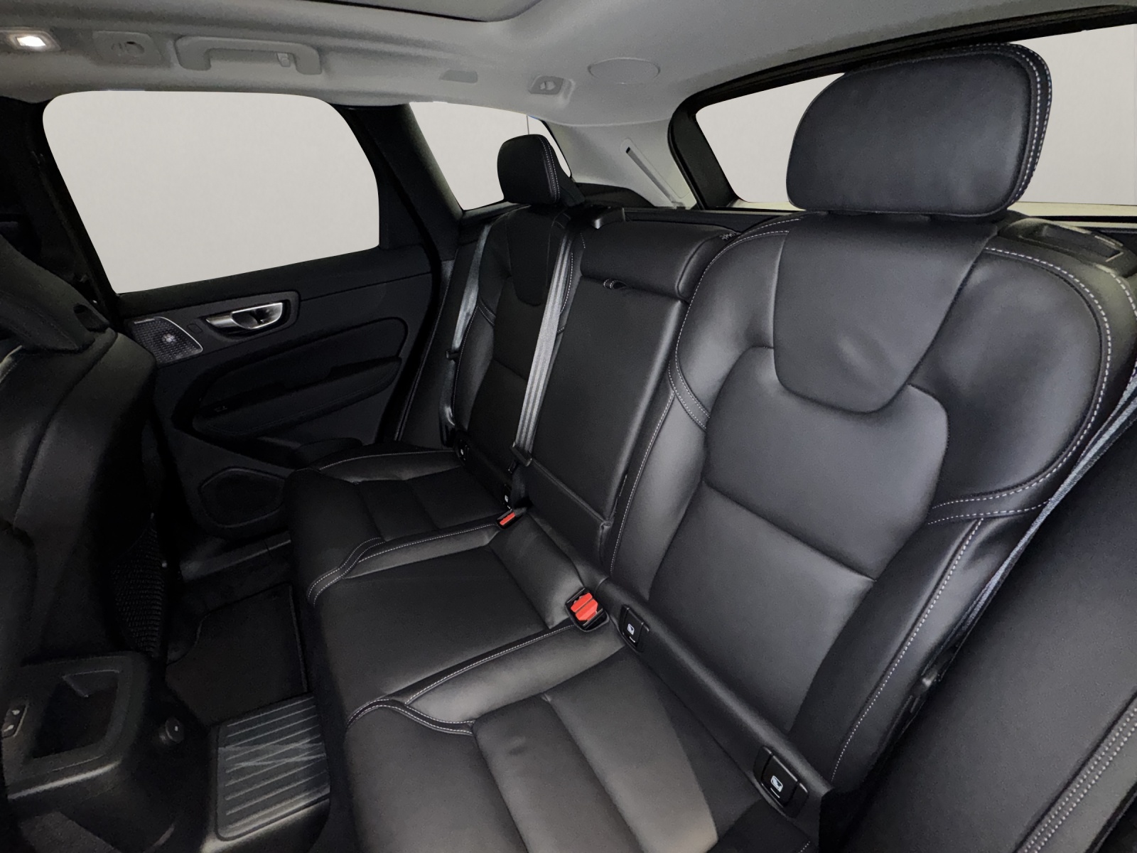 VOLVO XC60 2.0 T8 TE Ultra Dark eAWD-image-12