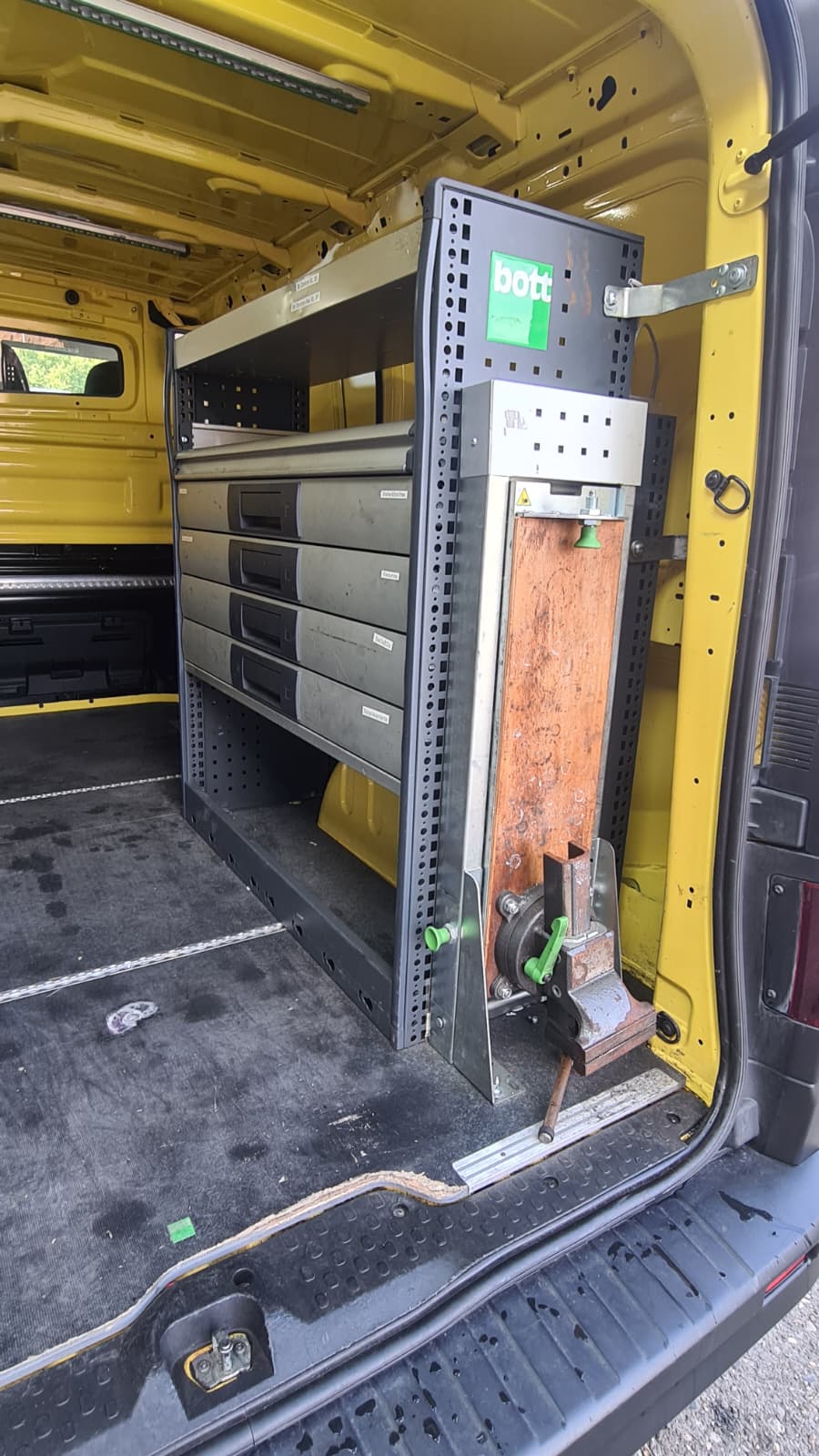 RENAULT Trafic 2.0 ENERGY dCi145 3.0t Business L1H1 ** 146 PS ** Navi ** RF-Kamera ** AHK ** 3-Plätzer ** Sortimo ** LTZ MFK 16.05.2025-image-9
