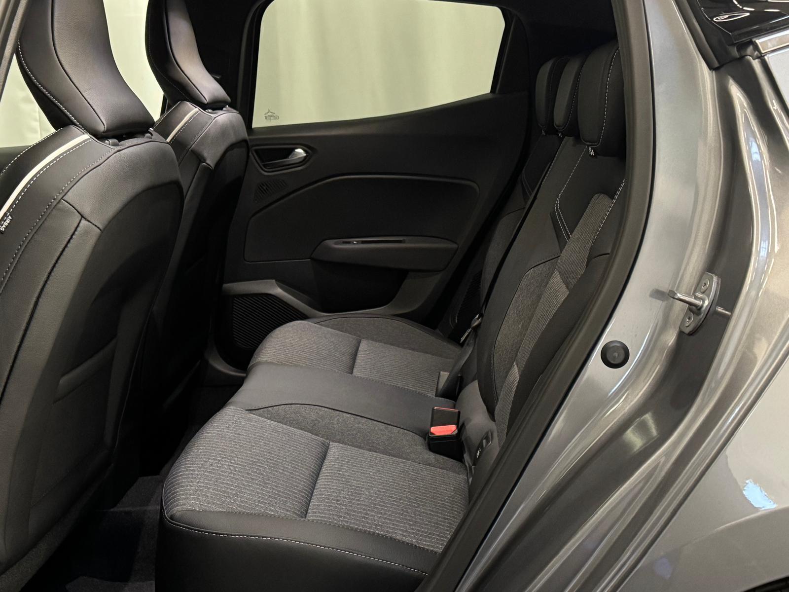 MITSUBISHI Colt 1.6 HEV Instyle-image-8