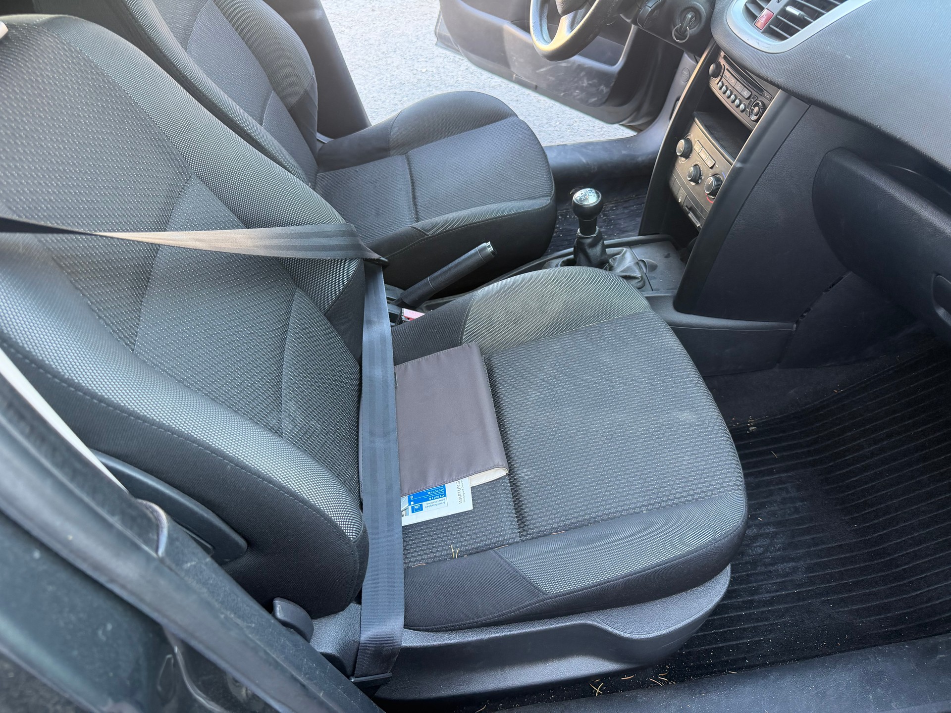 PEUGEOT 207 1.4 16V Trendy Clim-image-8