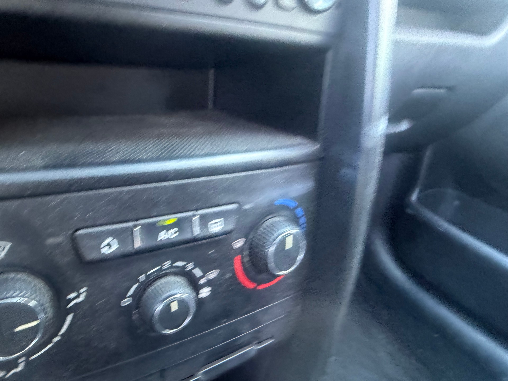 PEUGEOT 207 1.4 16V Trendy Clim-image-10