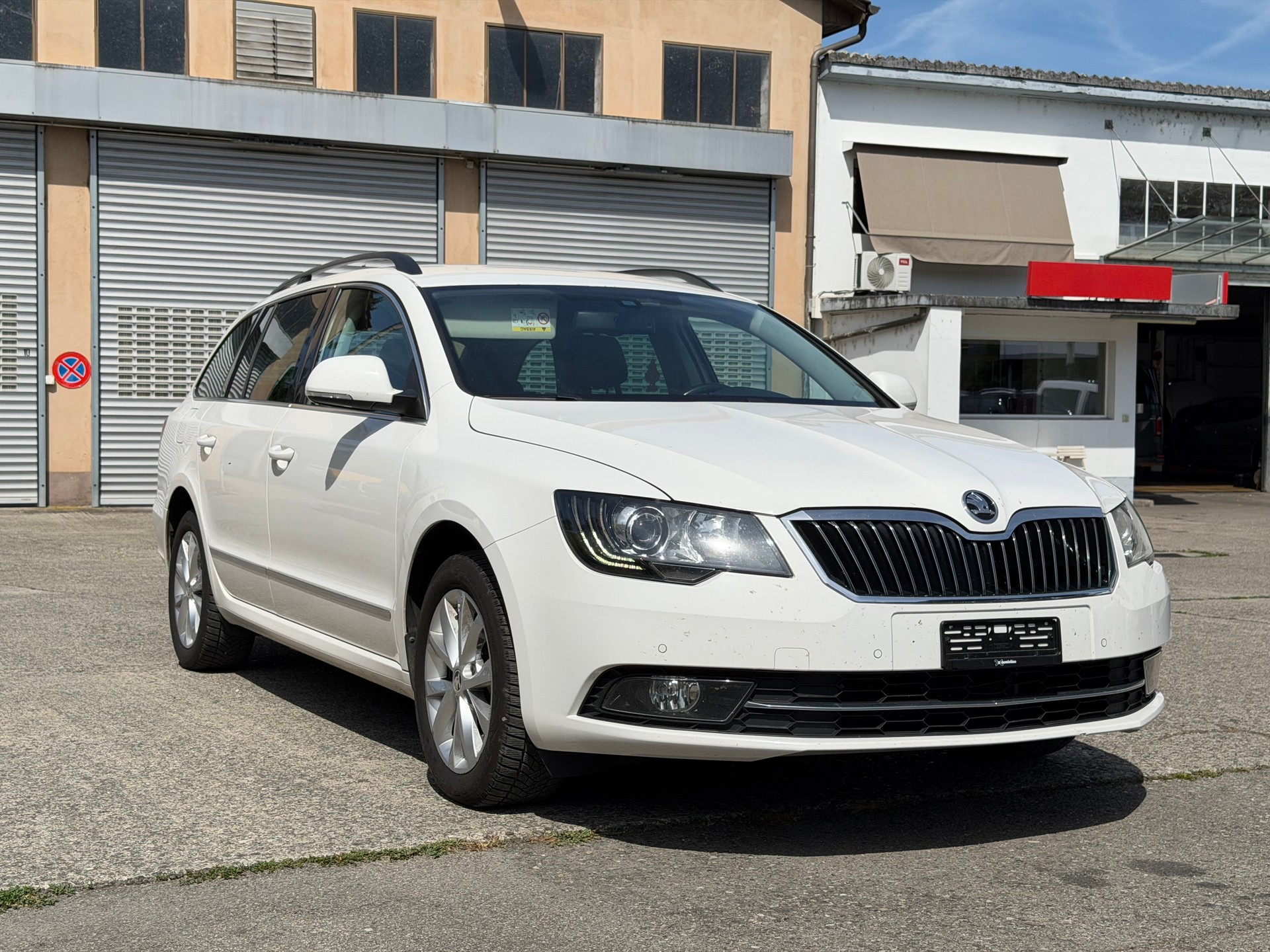 SKODA Superb Combi 1.8 TSI Ambition DSG-image-0