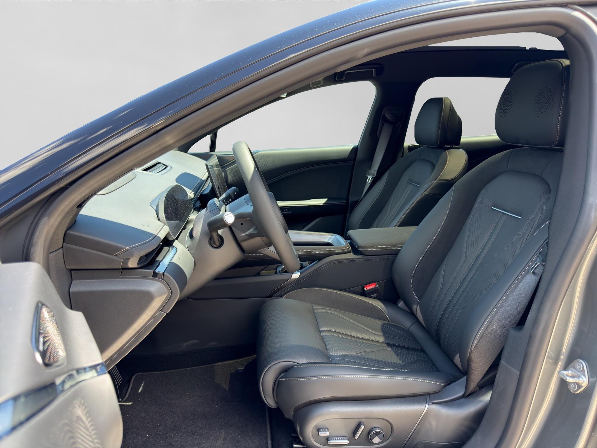 ZEEKR 7GT Privilege AWD-showroom-element-2