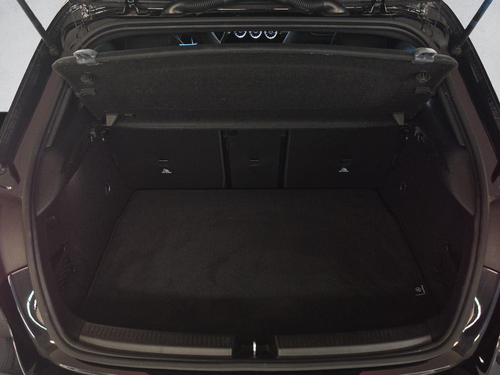 MERCEDES-BENZ A 250 4Matic AMG Line 4Matic 7G-DCT-image-16