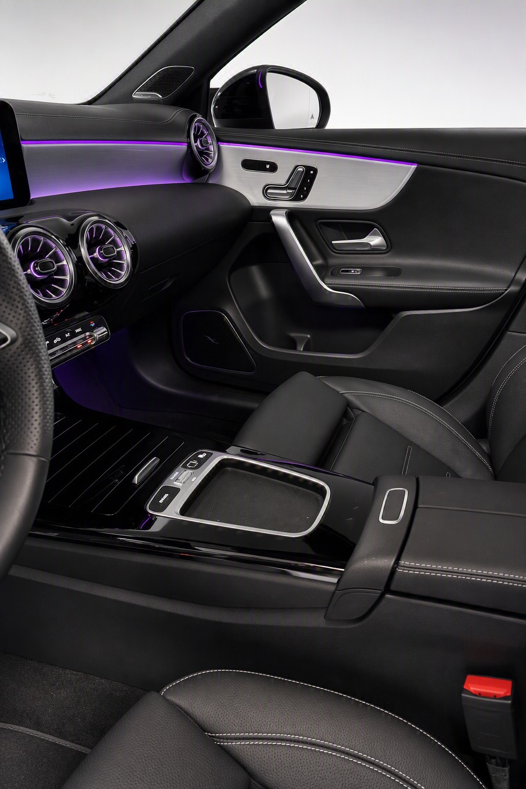 MERCEDES-BENZ A 200 Night Star AMG Line-image-6