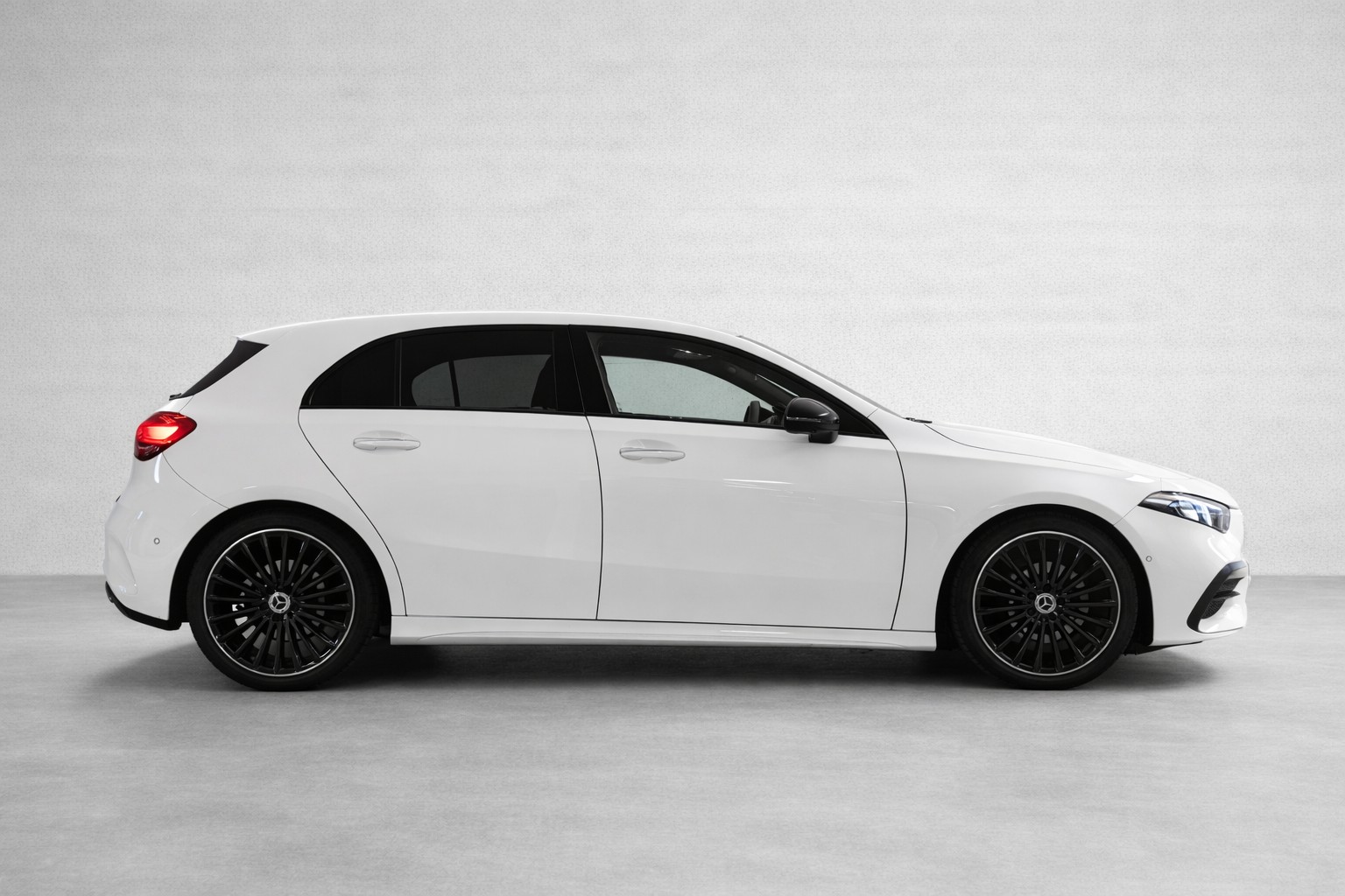 MERCEDES-BENZ A 200 Night Star AMG Line-image-1