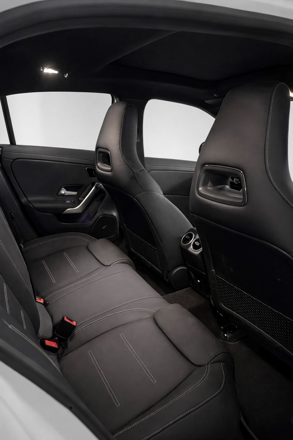 MERCEDES-BENZ A 200 Night Star AMG Line-image-7
