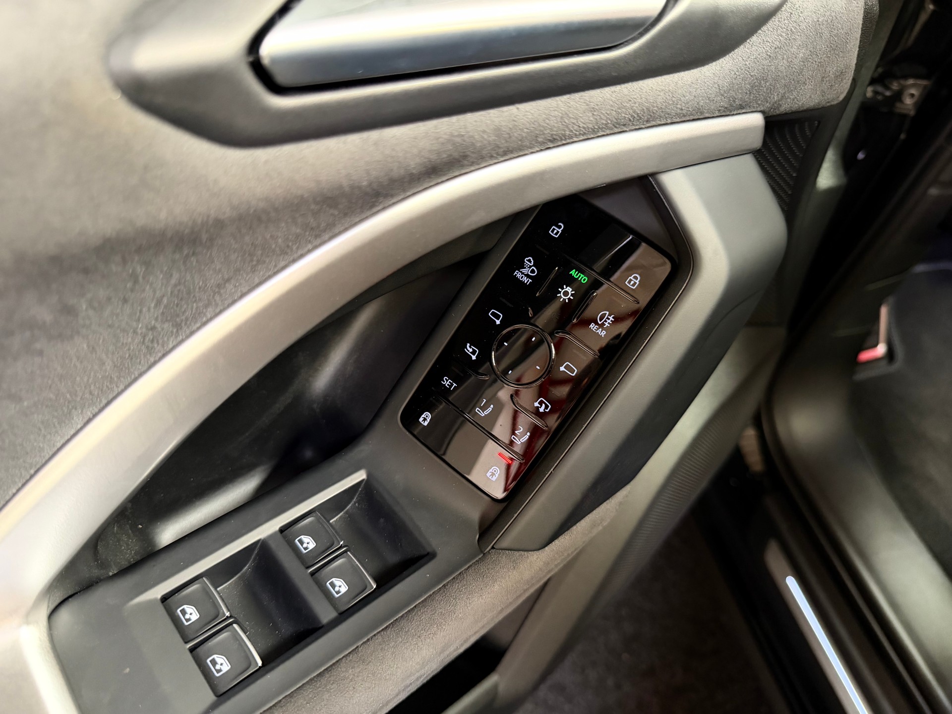 AUDI SQ5 TFSI quattro S-tronic-image-22