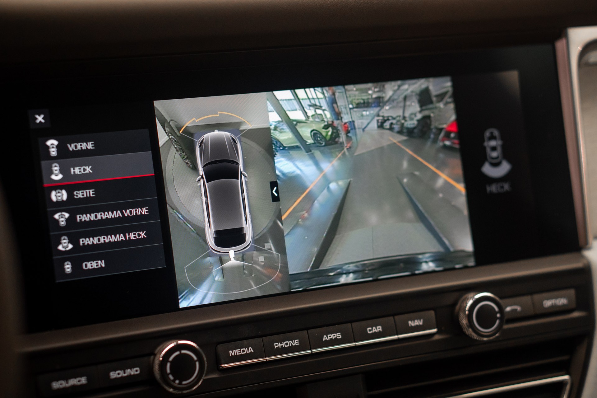 PORSCHE Macan Turbo PDK *CH-Fahrzeug* *Alcantarahimmel* *Panorama* *Chrono*-image-27