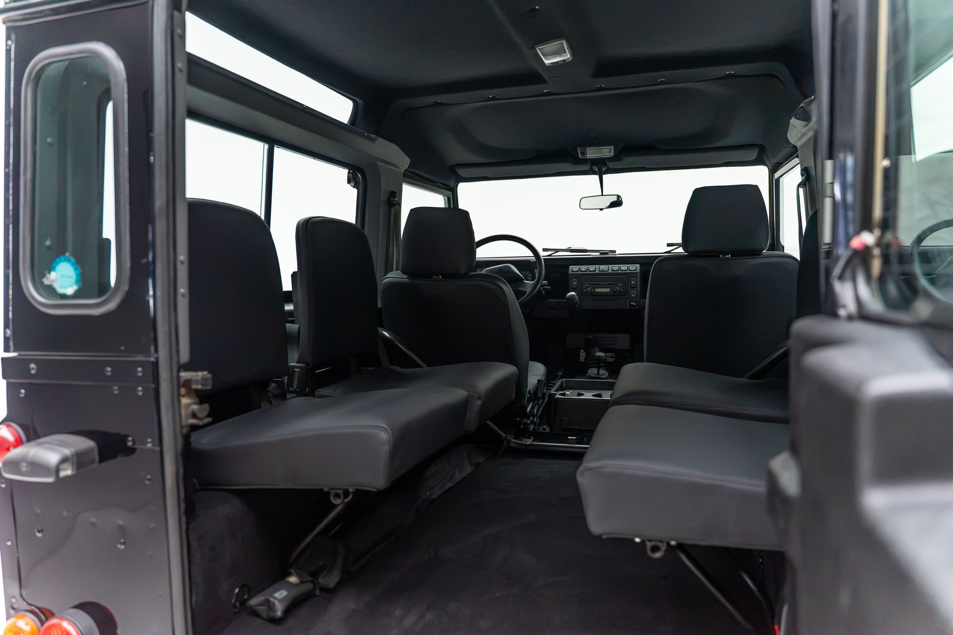 LAND ROVER Defender 90 SW 2.5 Td5-image-15
