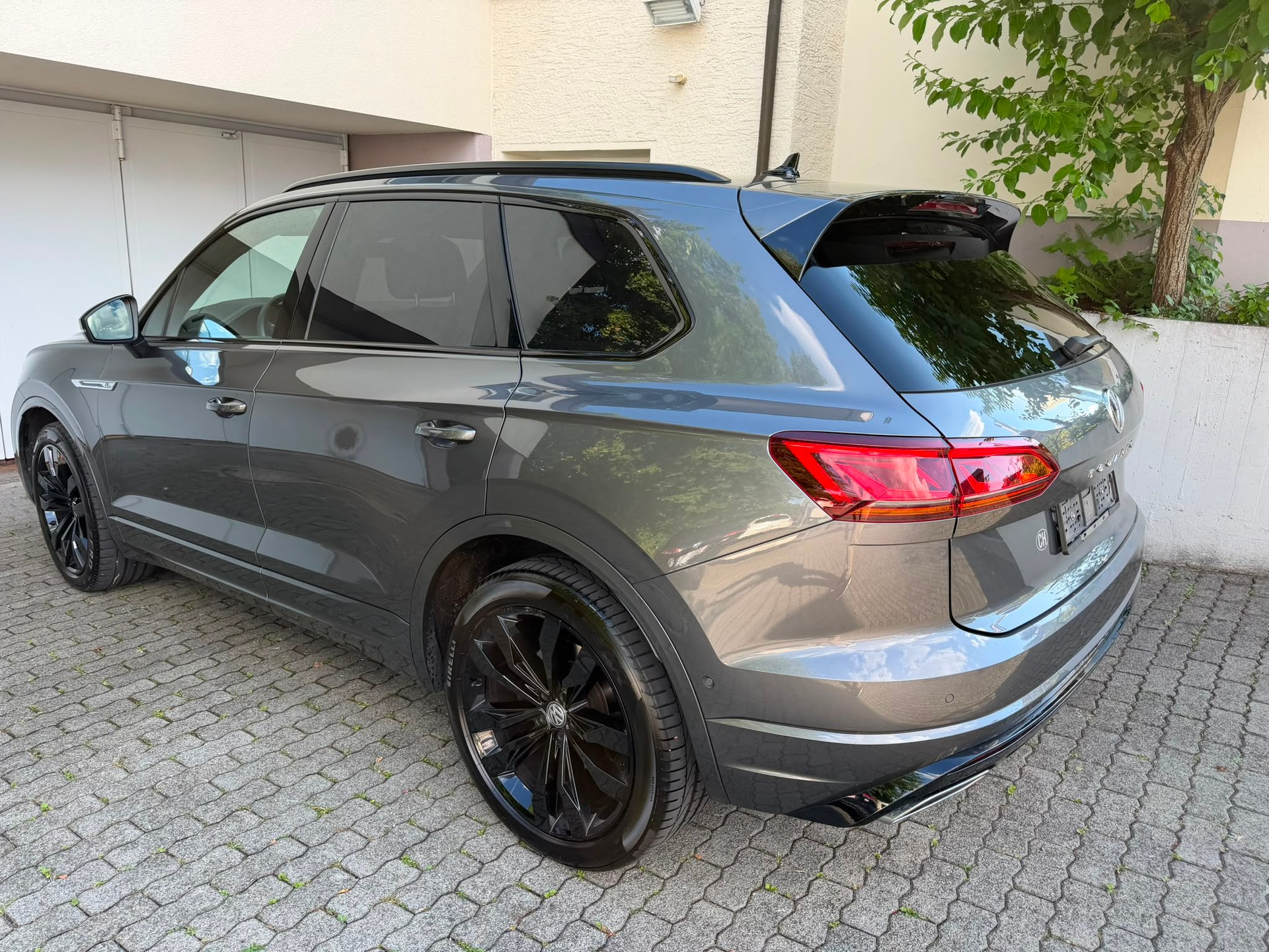 VW Touareg 3.0 TDI R Line Tiptronic CH-Fahrzeug / 1-Hand-image-4