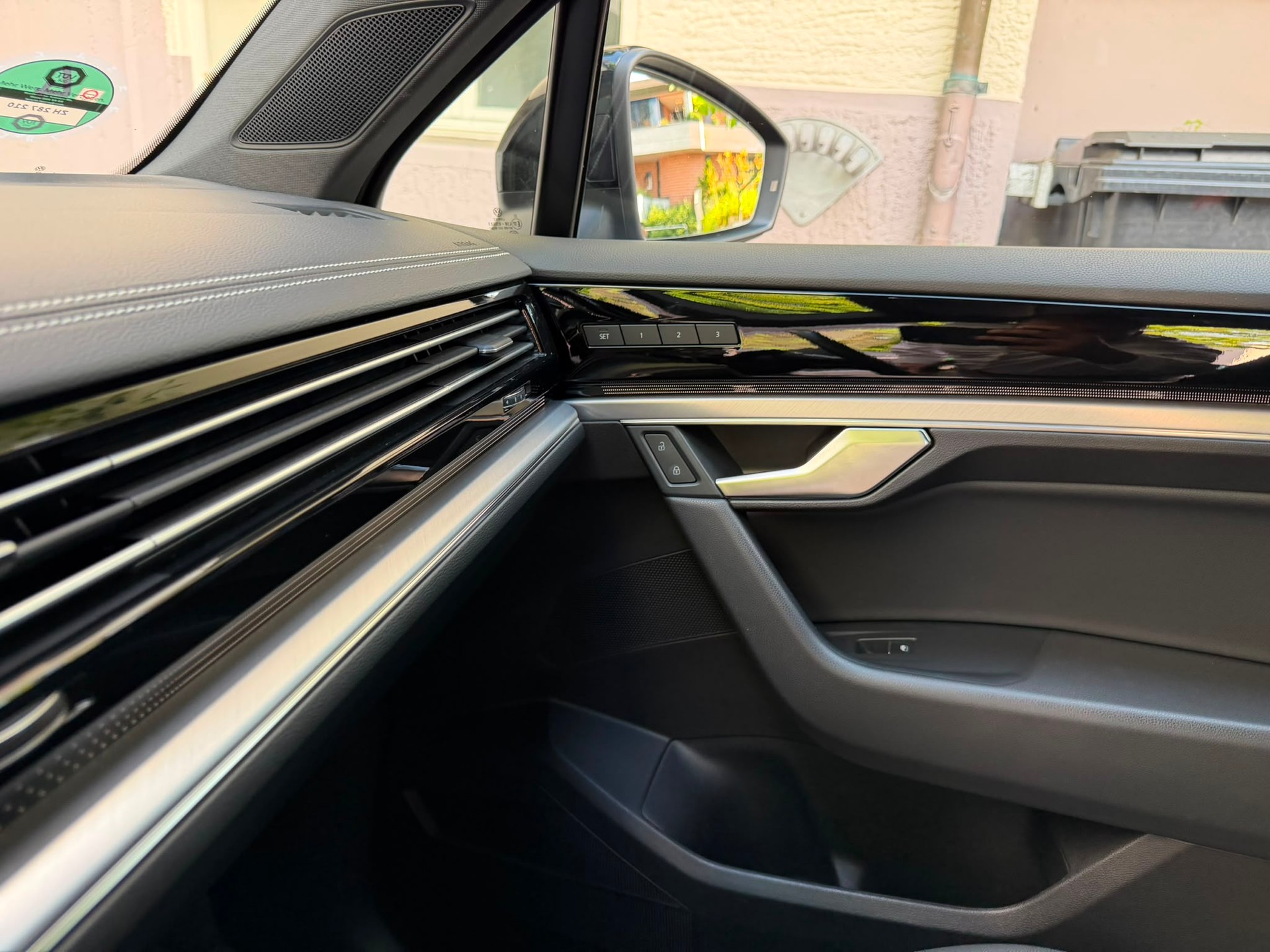 VW Touareg 3.0 TDI R Line Tiptronic CH-Fahrzeug / 1-Hand-image-9