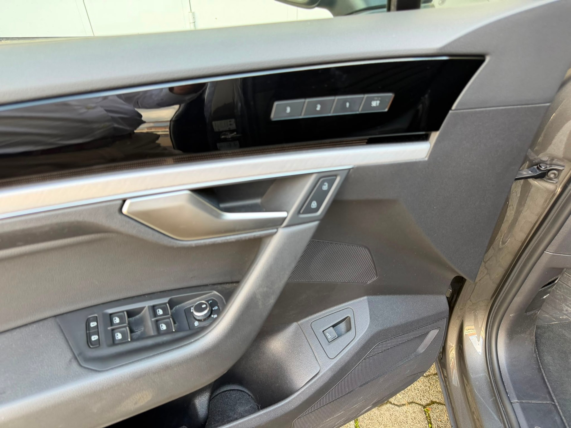 VW Touareg 3.0 TDI R Line Tiptronic CH-Fahrzeug / 1-Hand-image-11