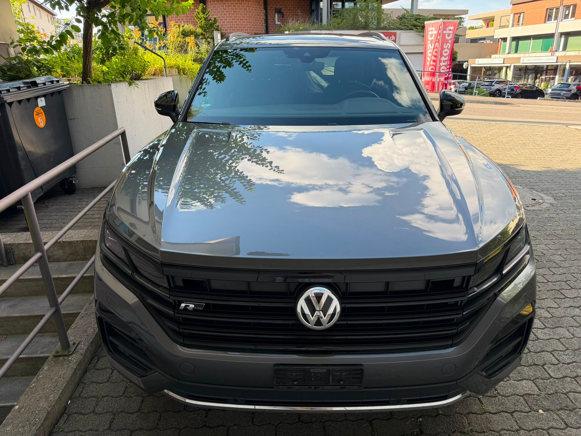 VW Touareg 3.0 TDI R Line Tiptronic CH-Fahrzeug / 1-Hand-image-1