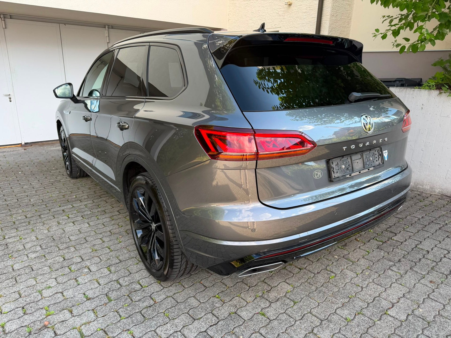 VW Touareg 3.0 TDI R Line Tiptronic CH-Fahrzeug / 1-Hand-image-5