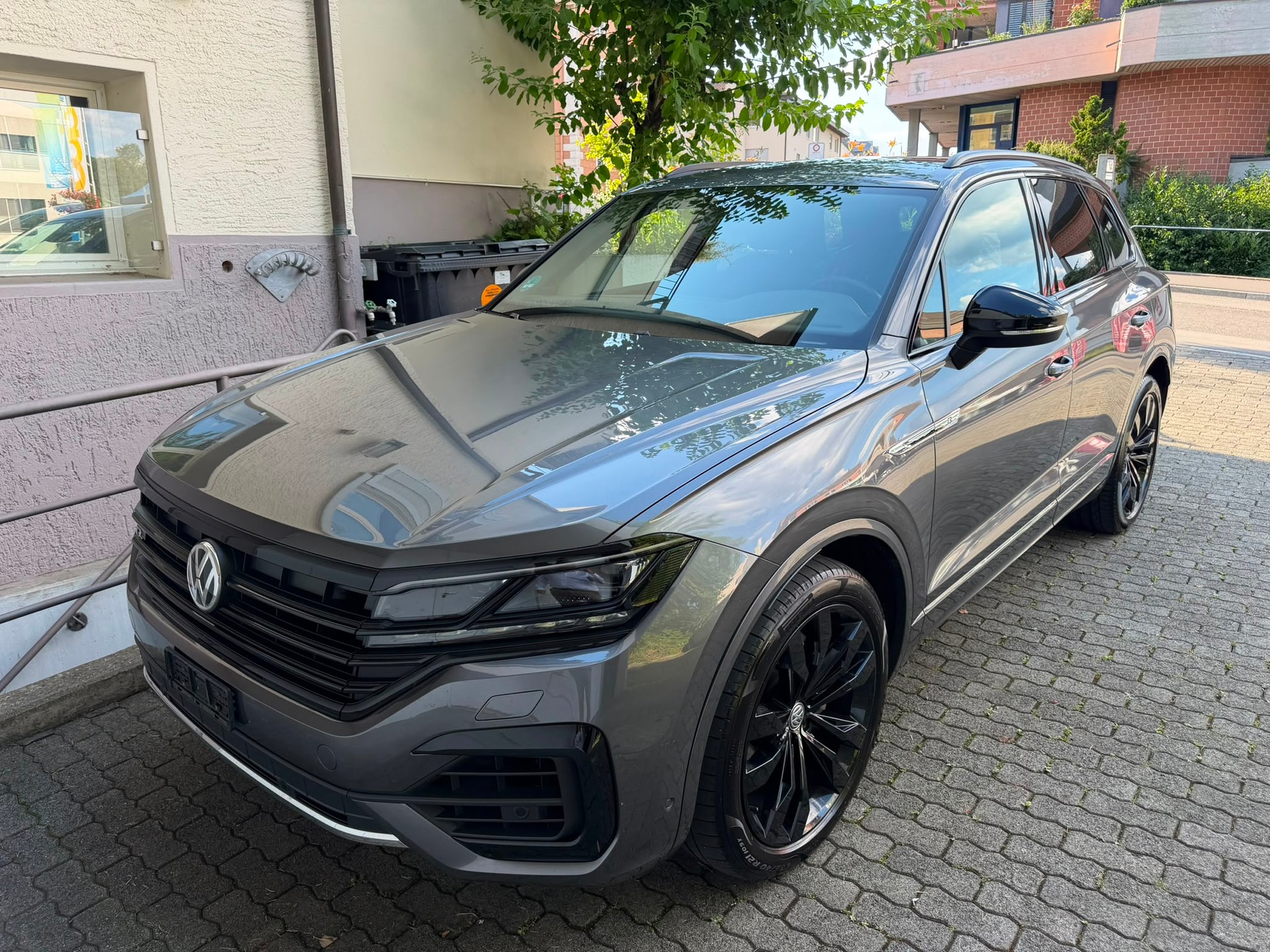 VW Touareg 3.0 TDI R Line Tiptronic CH-Fahrzeug / 1-Hand-image-0
