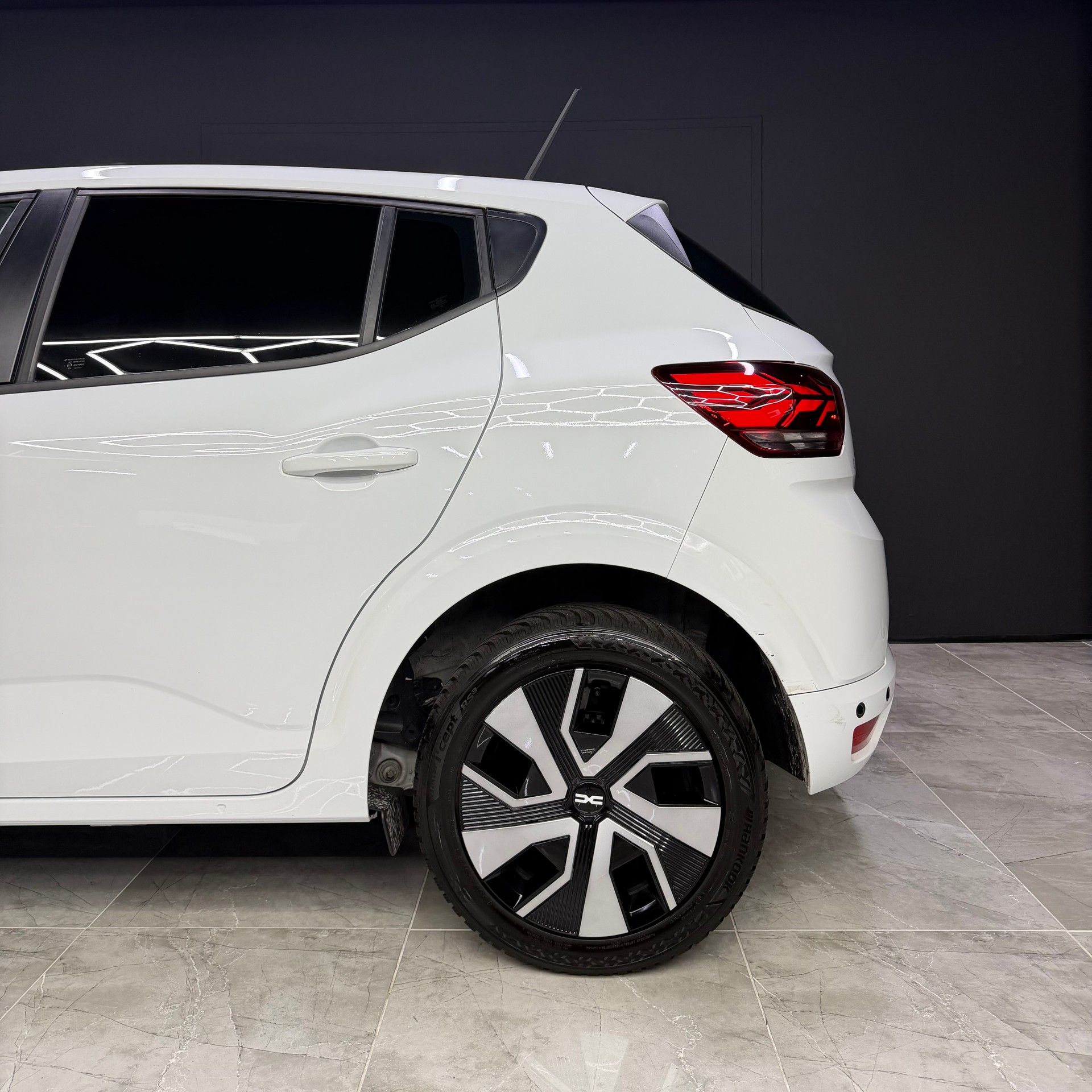 DACIA Sandero TCe 90 Expression CVT-image-5