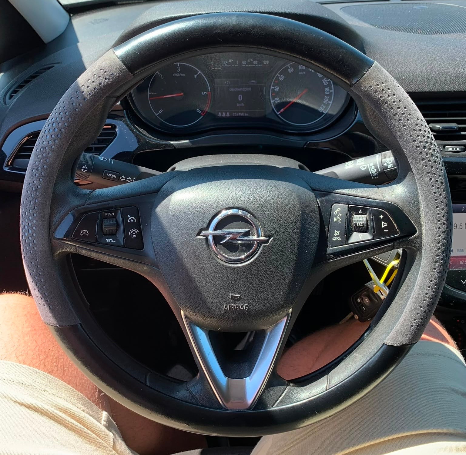 OPEL Corsa 1.3 CDTI Enjoy Diesel (Klima * Alufelgen * Multimedia * Borcomputer * Multilenkrad * BO6)-image-9