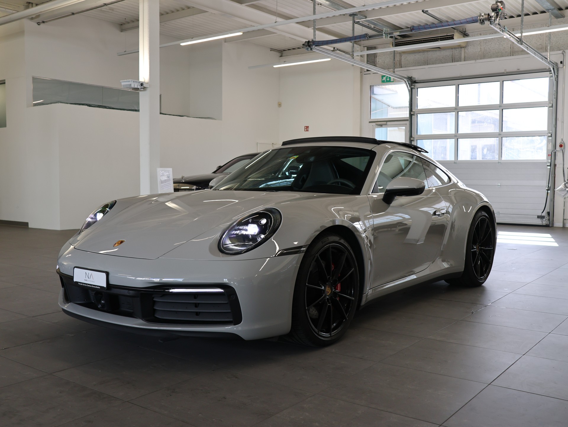 PORSCHE Porsche 911 Carrera 4S *Panoramadach* *Sitzheizung* *Bose*-image-3