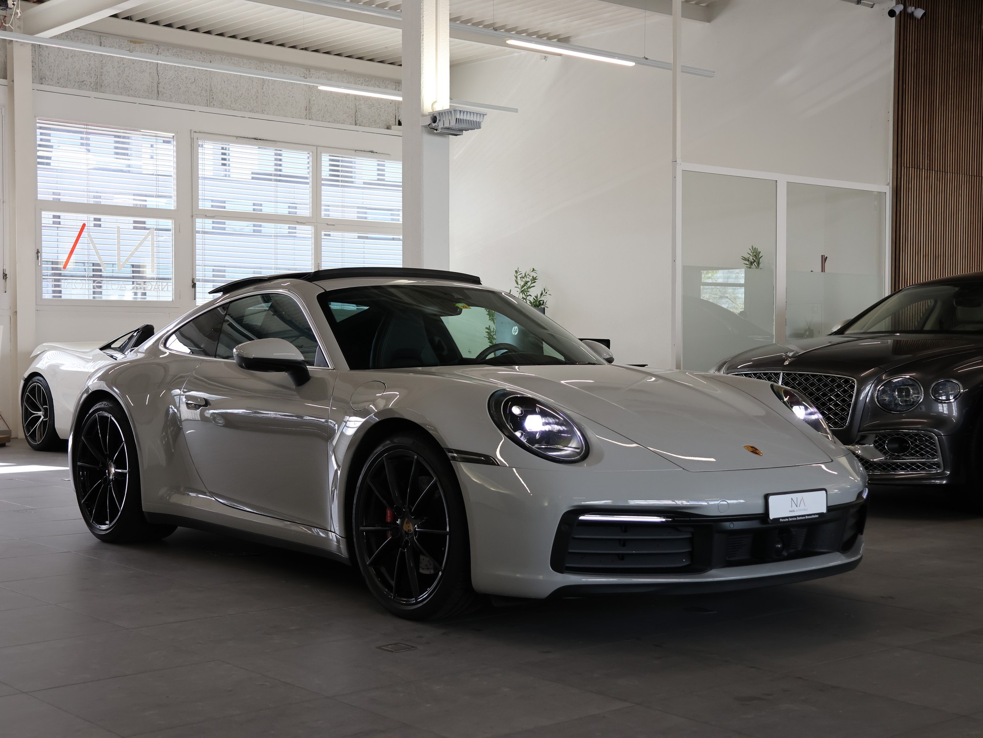 PORSCHE Porsche 911 Carrera 4S *Panoramadach* *Sitzheizung* *Bose*-image-1