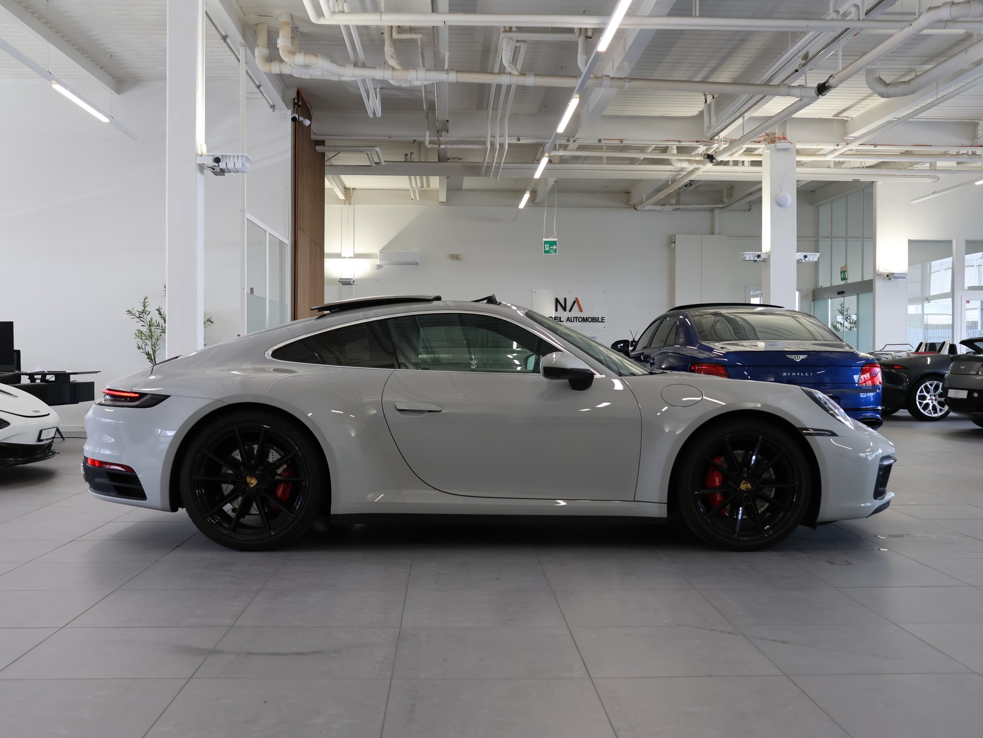 PORSCHE Porsche 911 Carrera 4S *Panoramadach* *Sitzheizung* *Bose*-image-6