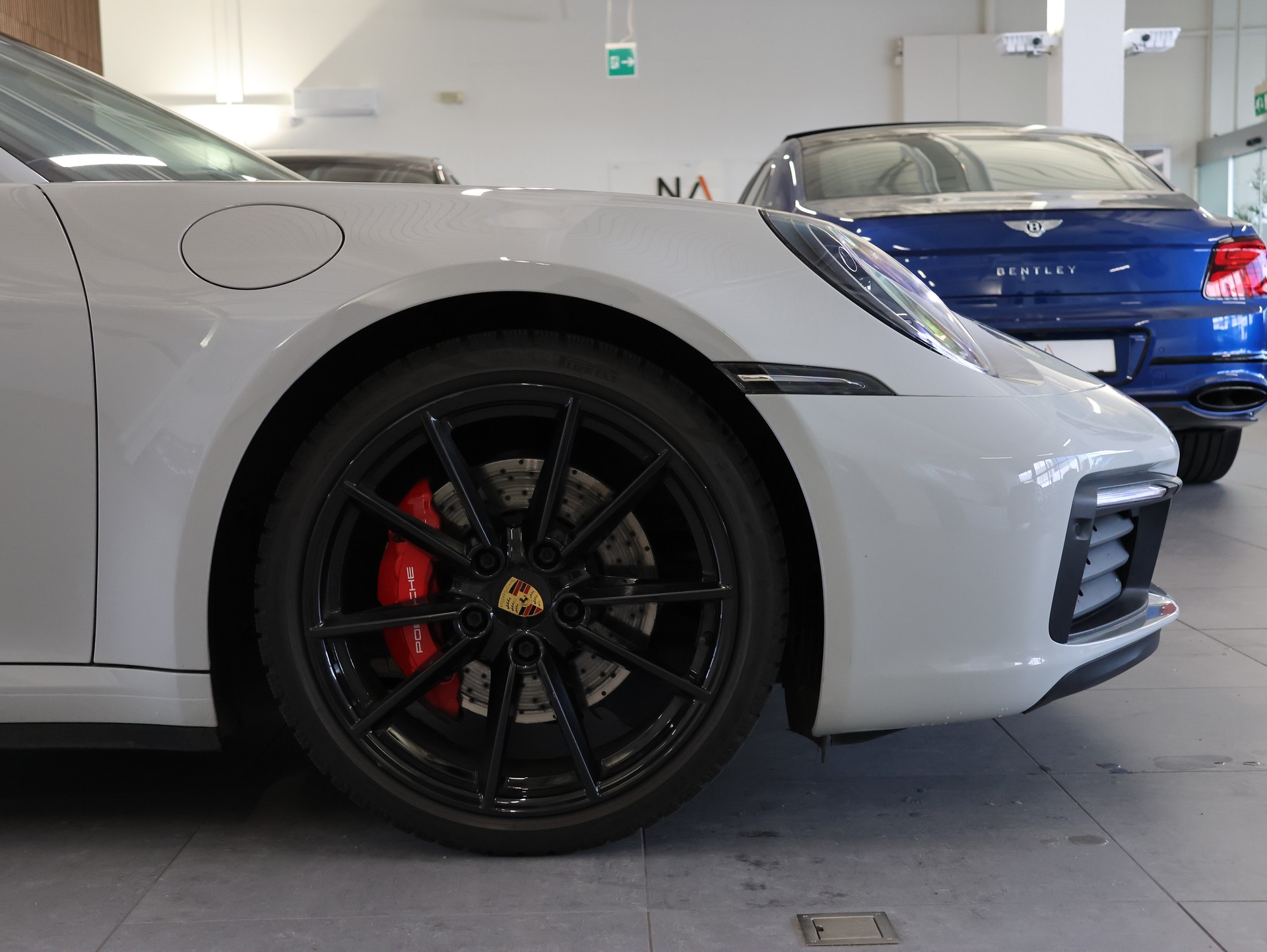 PORSCHE Porsche 911 Carrera 4S *Panoramadach* *Sitzheizung* *Bose*-image-7