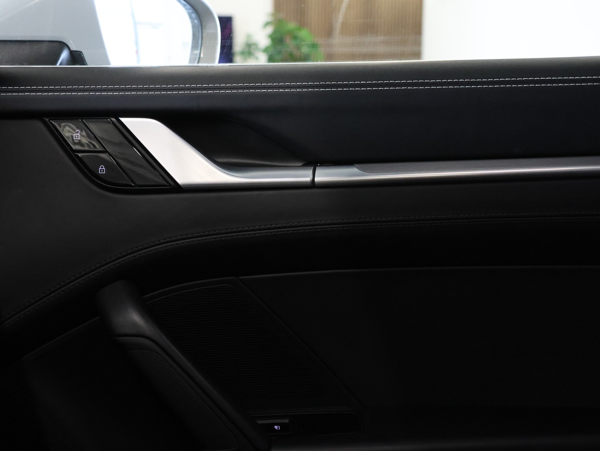 PORSCHE Porsche 911 Carrera 4S *Panoramadach* *Sitzheizung* *Bose*-image-32