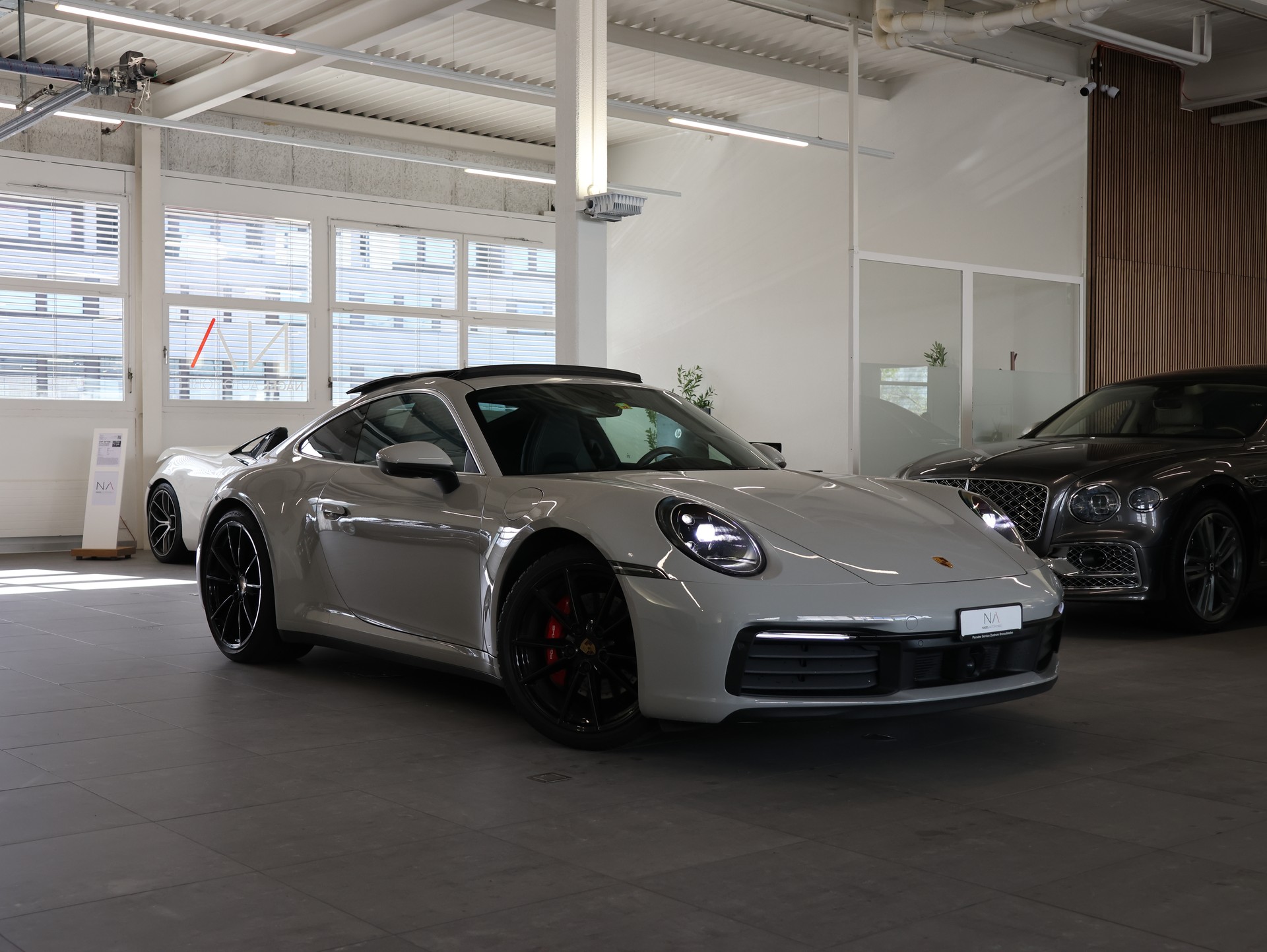 PORSCHE Porsche 911 Carrera 4S *Panoramadach* *Sitzheizung* *Bose*-image-0