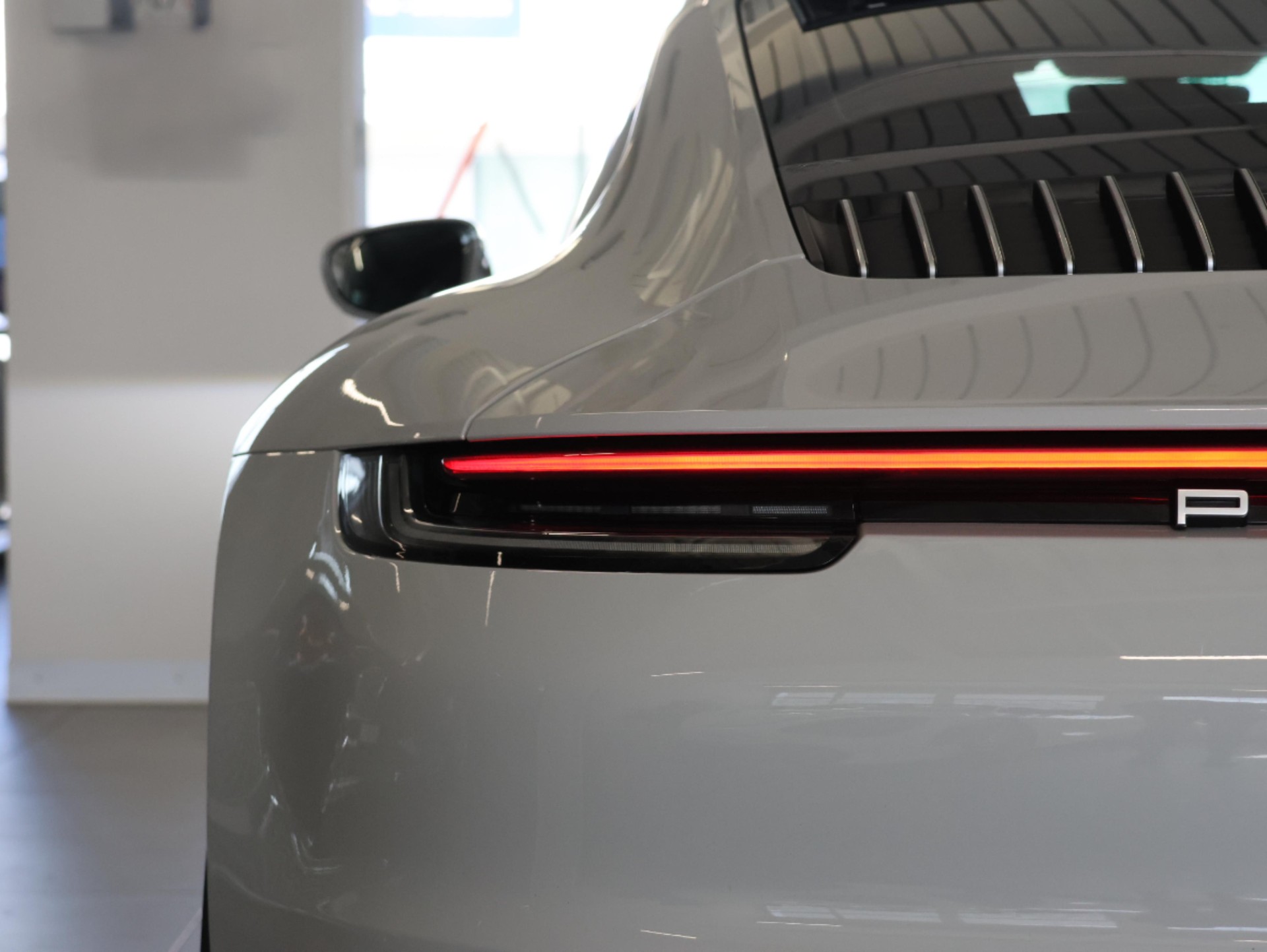 PORSCHE Porsche 911 Carrera 4S *Panoramadach* *Sitzheizung* *Bose*-image-11