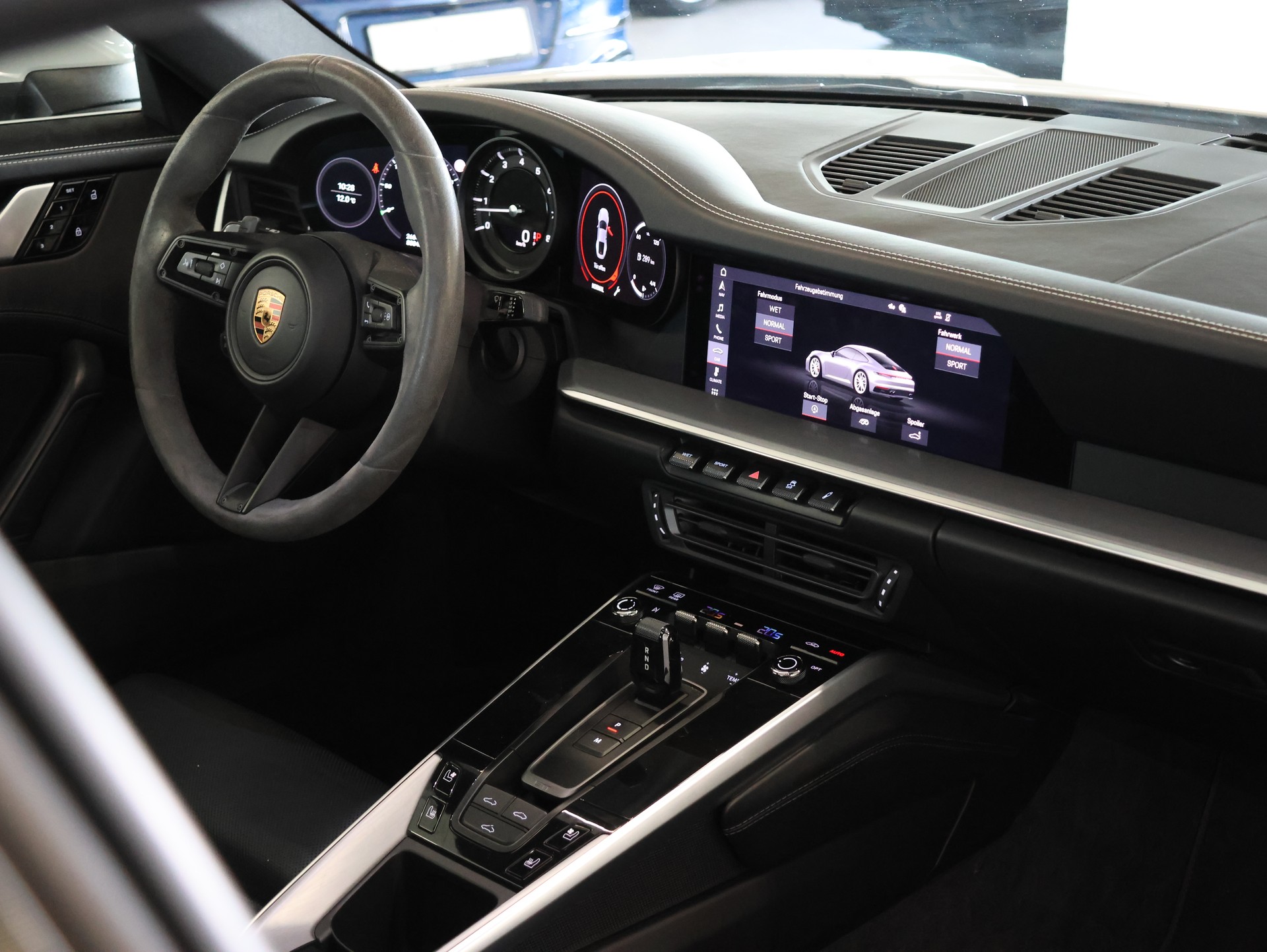 PORSCHE Porsche 911 Carrera 4S *Panoramadach* *Sitzheizung* *Bose*-image-21