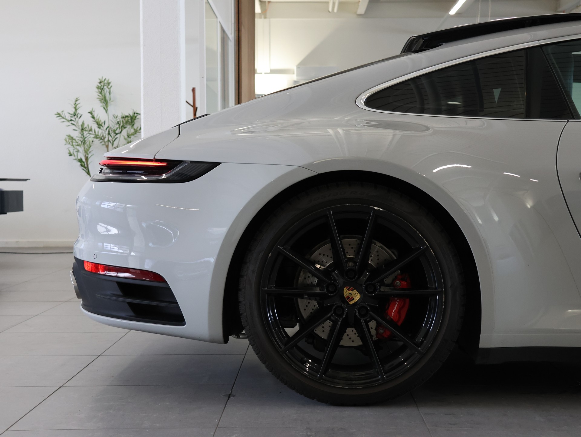 PORSCHE Porsche 911 Carrera 4S *Panoramadach* *Sitzheizung* *Bose*-image-13