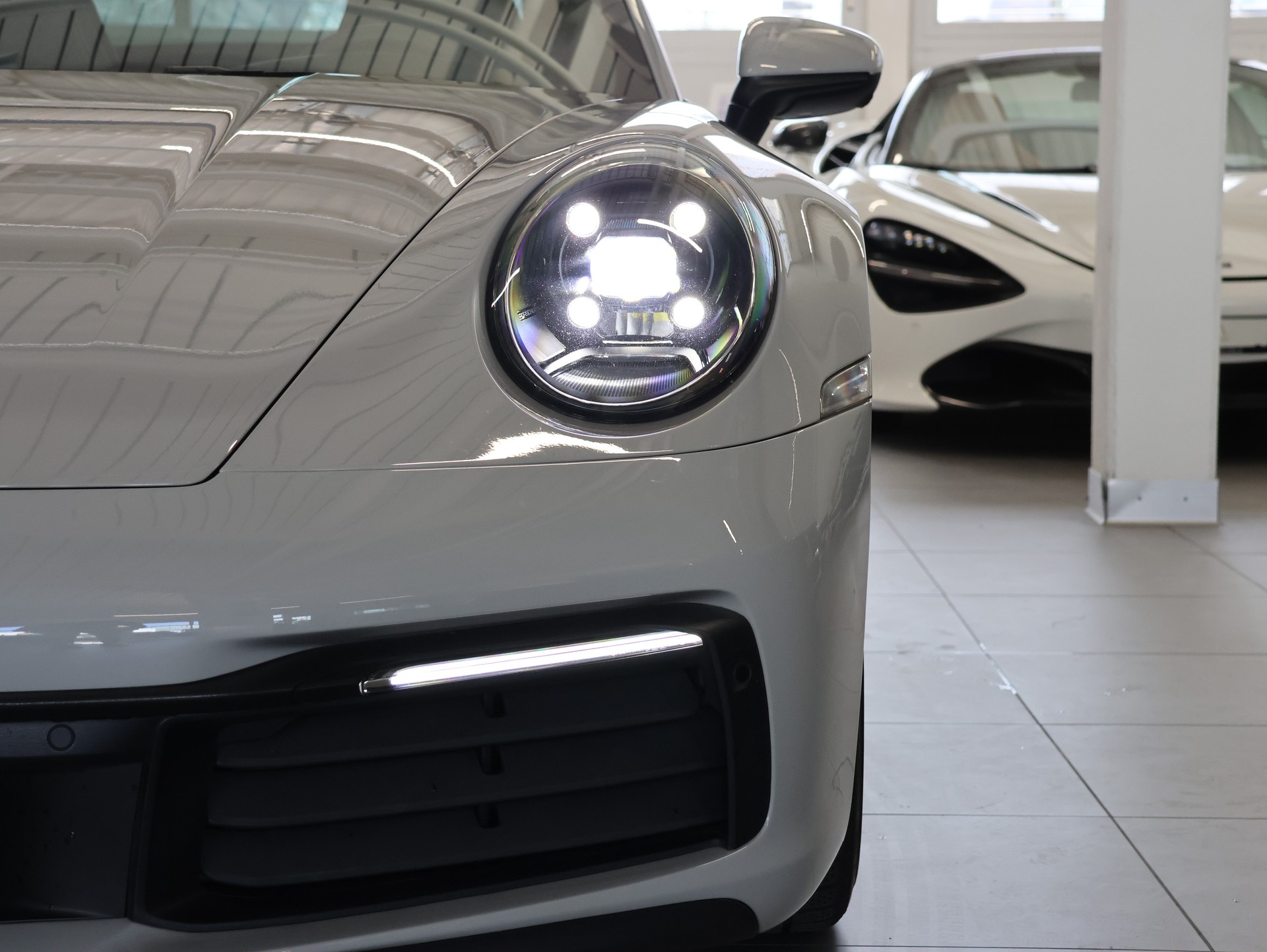PORSCHE Porsche 911 Carrera 4S *Panoramadach* *Sitzheizung* *Bose*-image-8