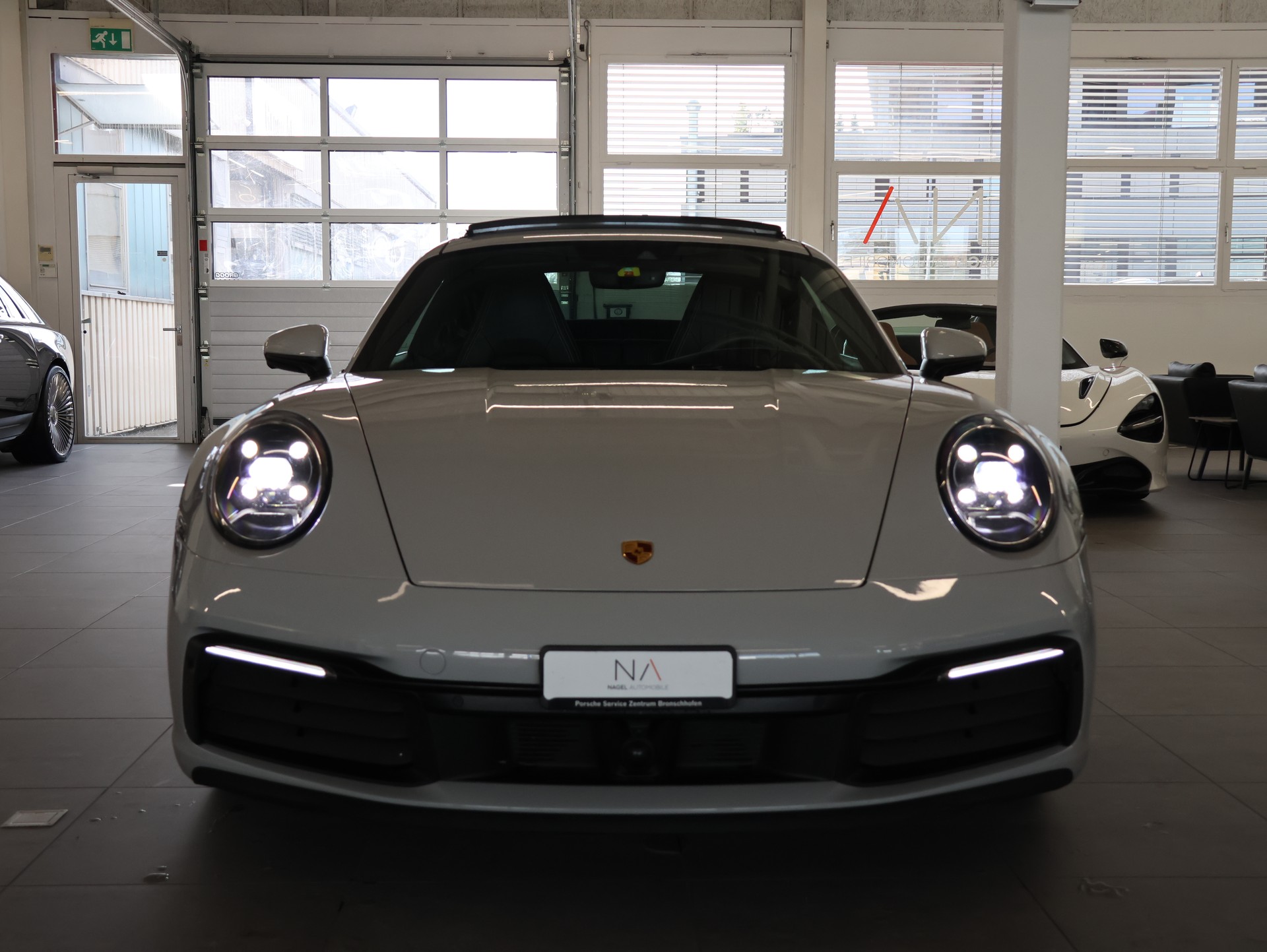 PORSCHE Porsche 911 Carrera 4S *Panoramadach* *Sitzheizung* *Bose*-image-2
