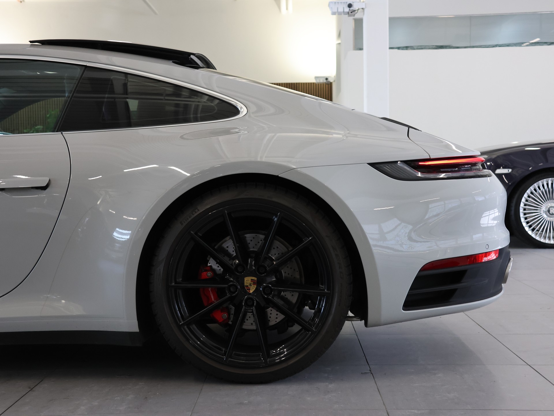 PORSCHE Porsche 911 Carrera 4S *Panoramadach* *Sitzheizung* *Bose*-image-14