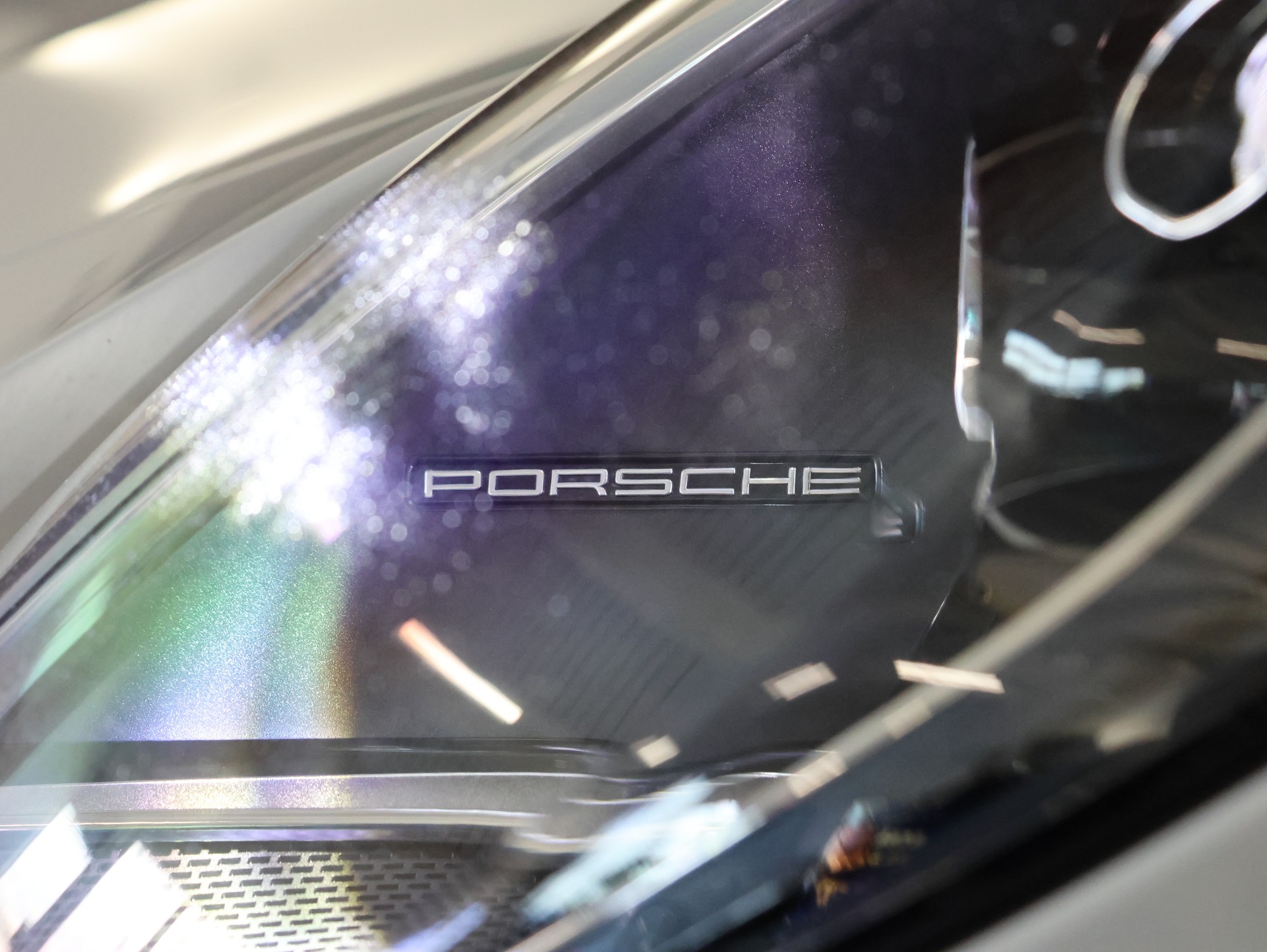 PORSCHE Porsche 911 Carrera 4S *Panoramadach* *Sitzheizung* *Bose*-image-10