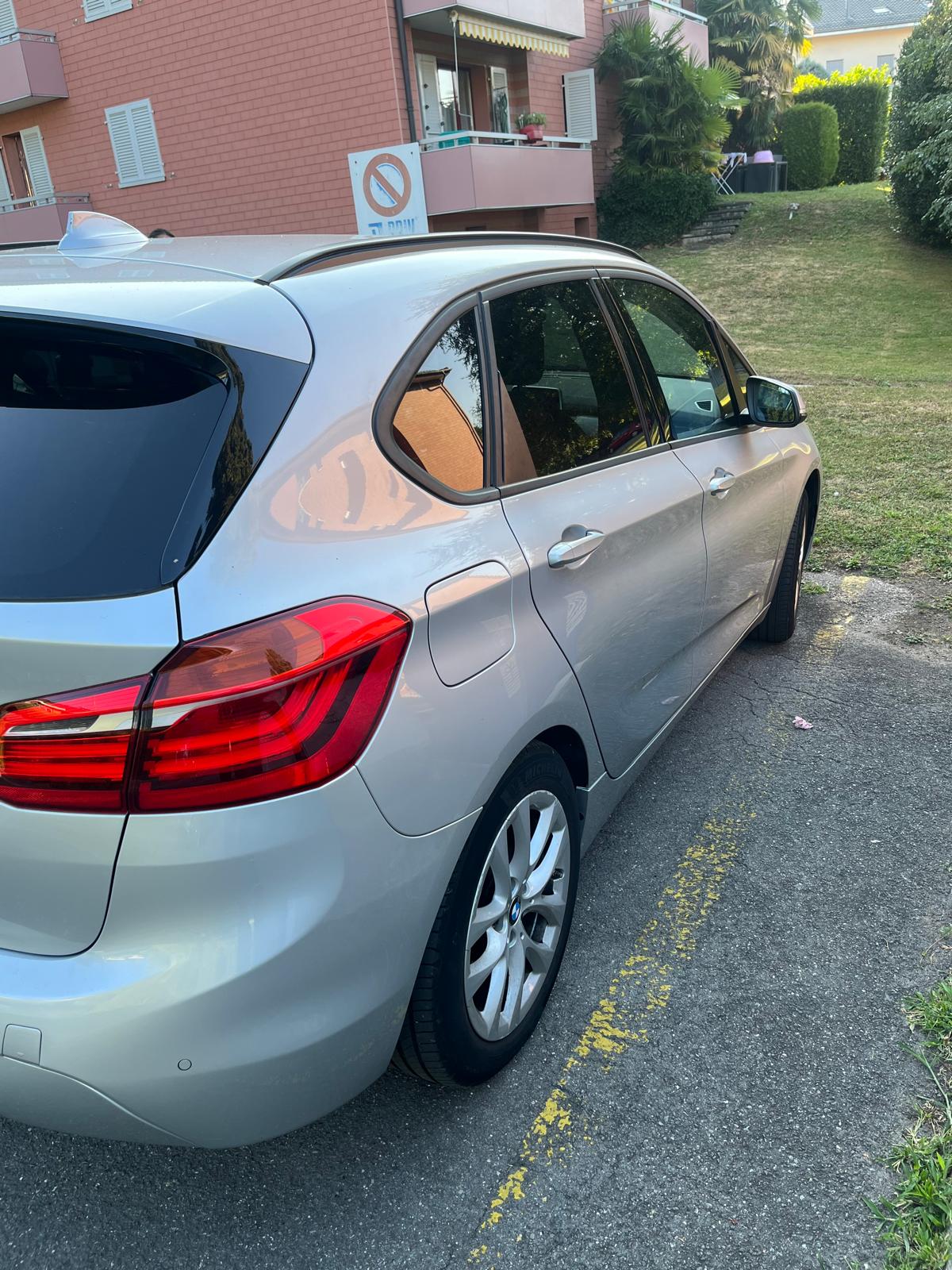 BMW 225xe-image-8