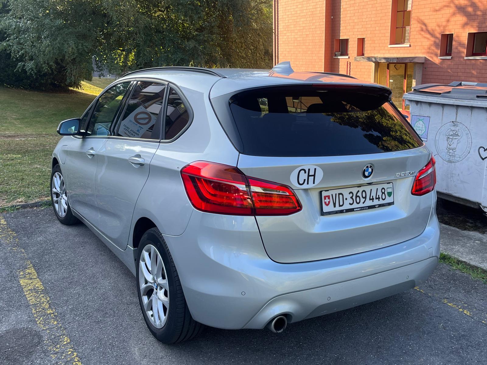 BMW 225xe-image-9