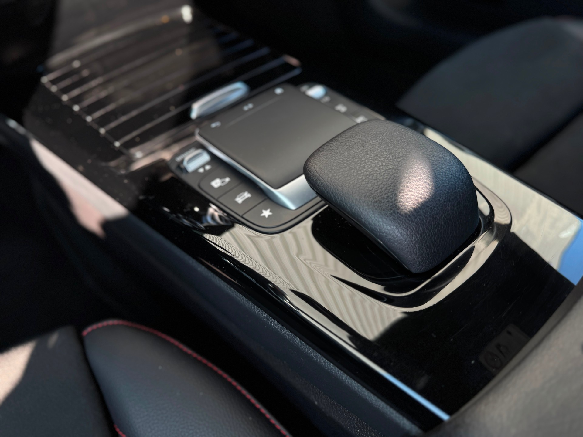 MERCEDES-BENZ CLA 220 d AMG Line 8G-DCT-image-15