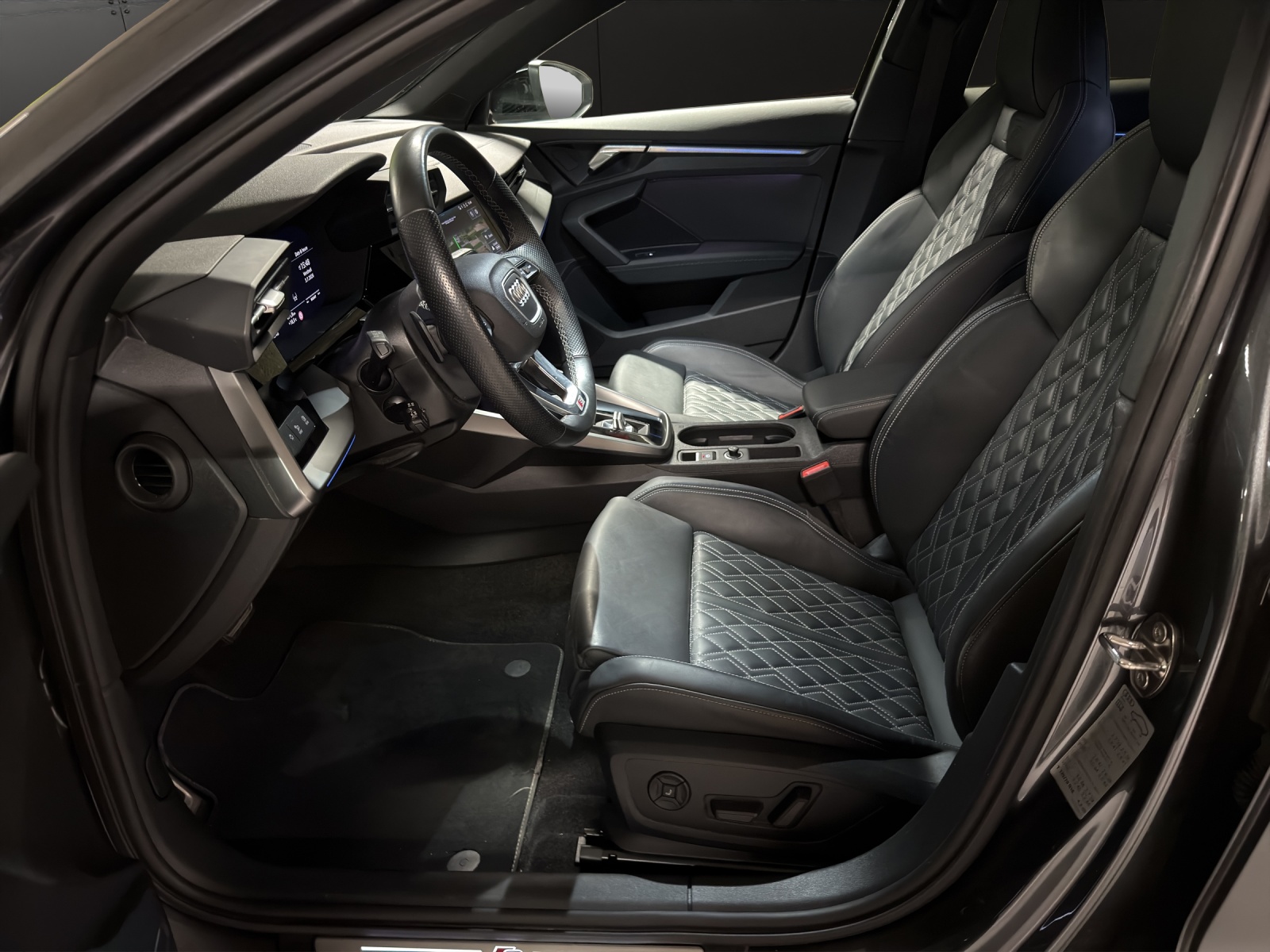 AUDI S3 Sportback 2.0 TFSI quattro S-tronic-image-7