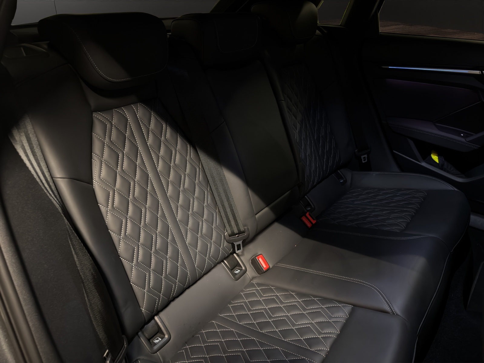 AUDI S3 Sportback 2.0 TFSI quattro S-tronic-image-15