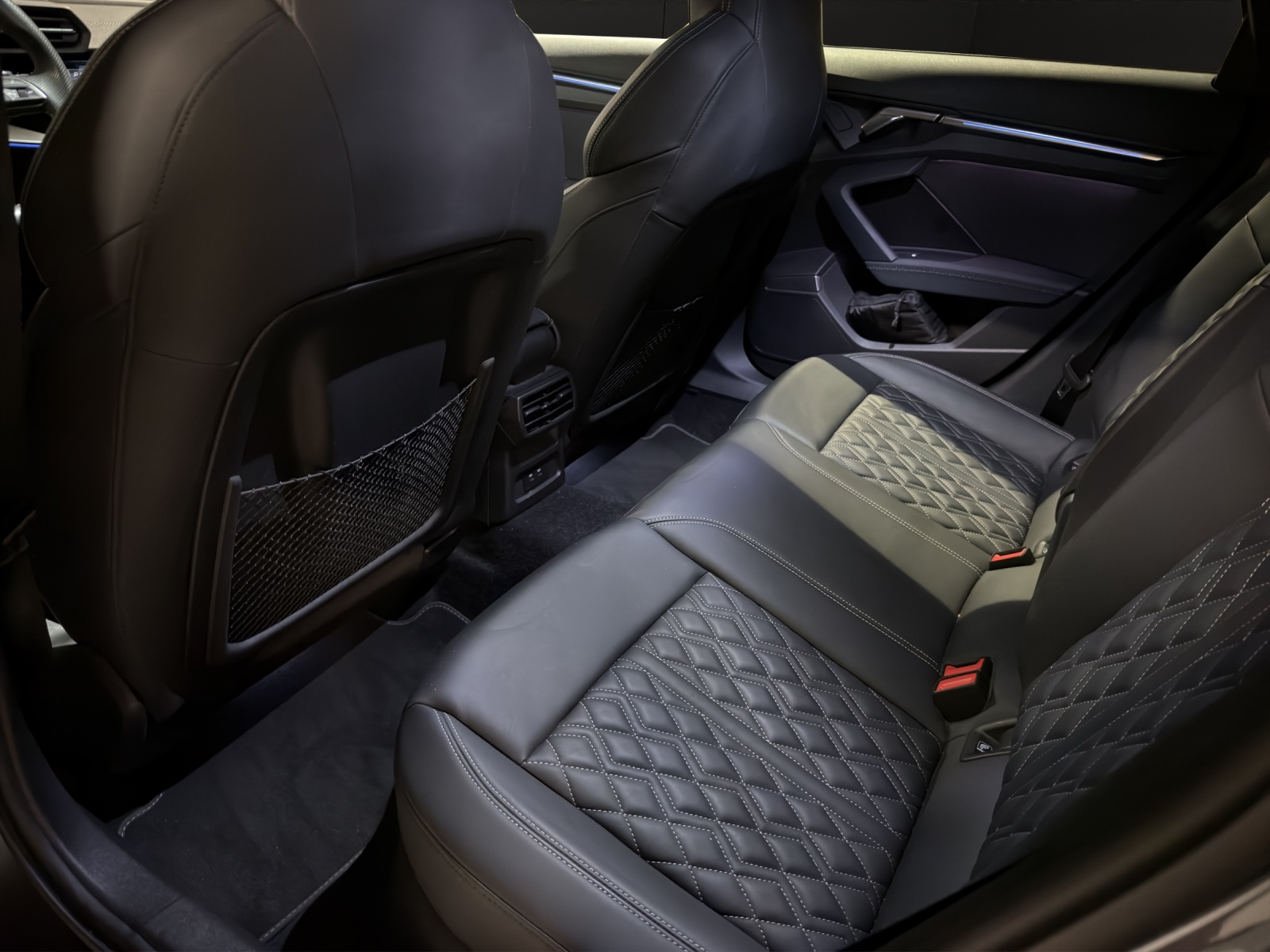 AUDI S3 Sportback 2.0 TFSI quattro S-tronic-image-17