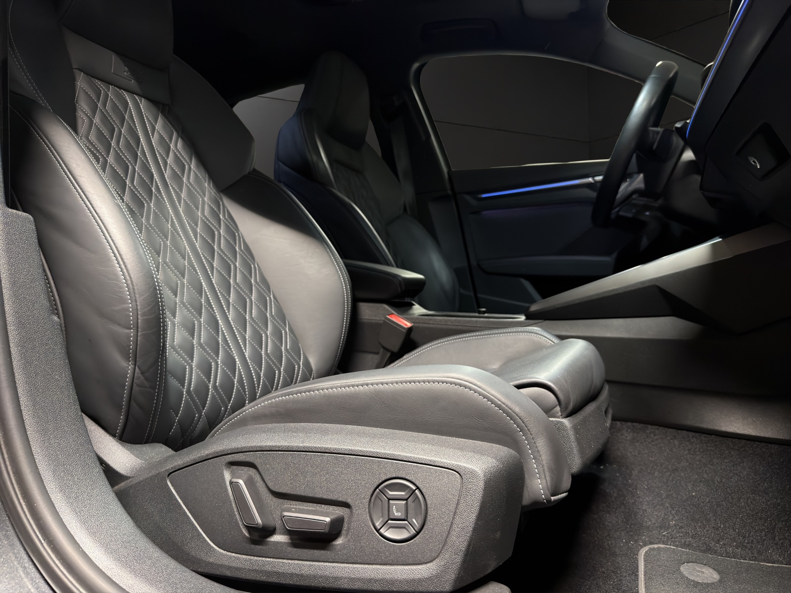 AUDI S3 Sportback 2.0 TFSI quattro S-tronic-image-14