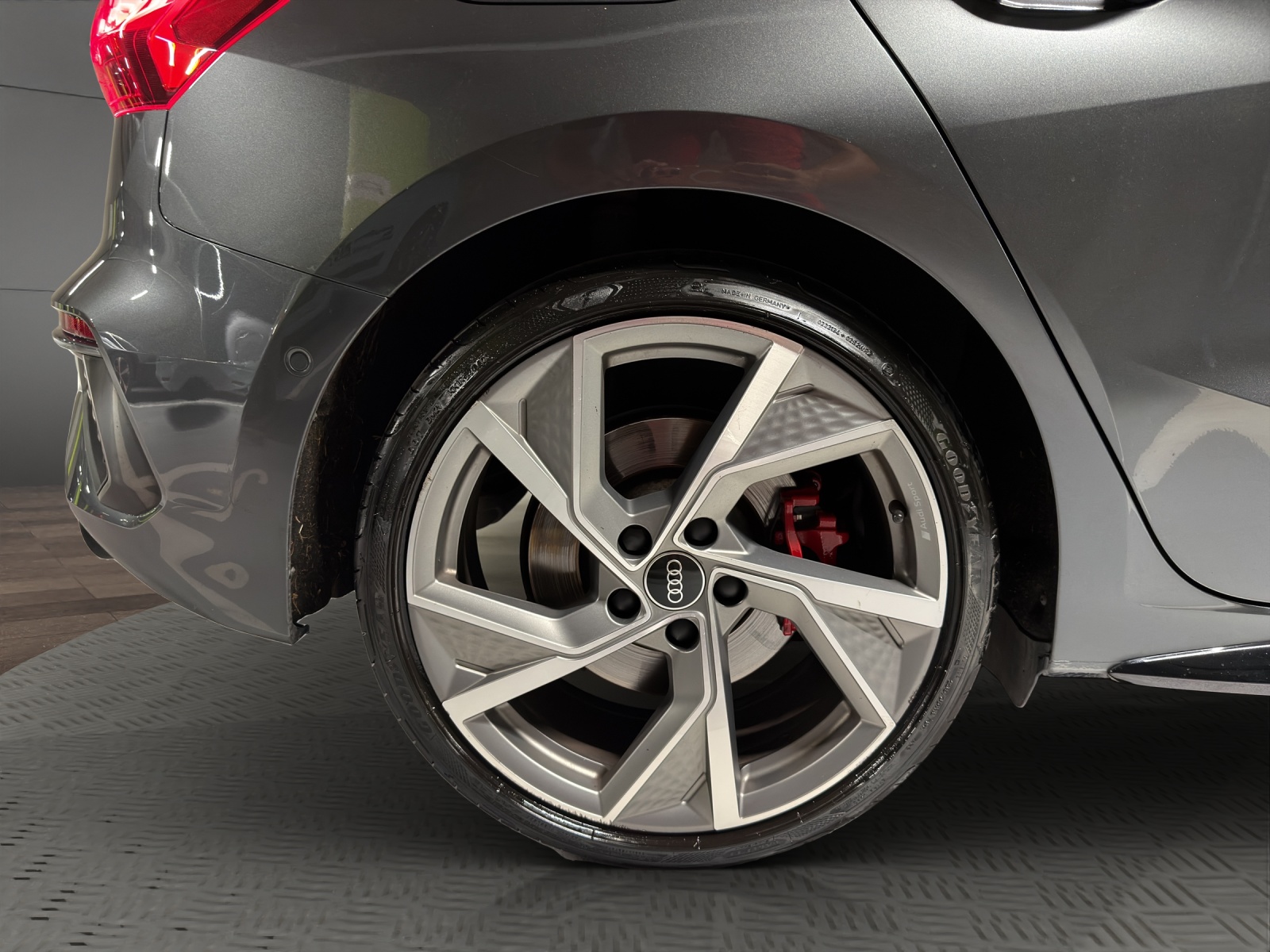 AUDI S3 Sportback 2.0 TFSI quattro S-tronic-image-18