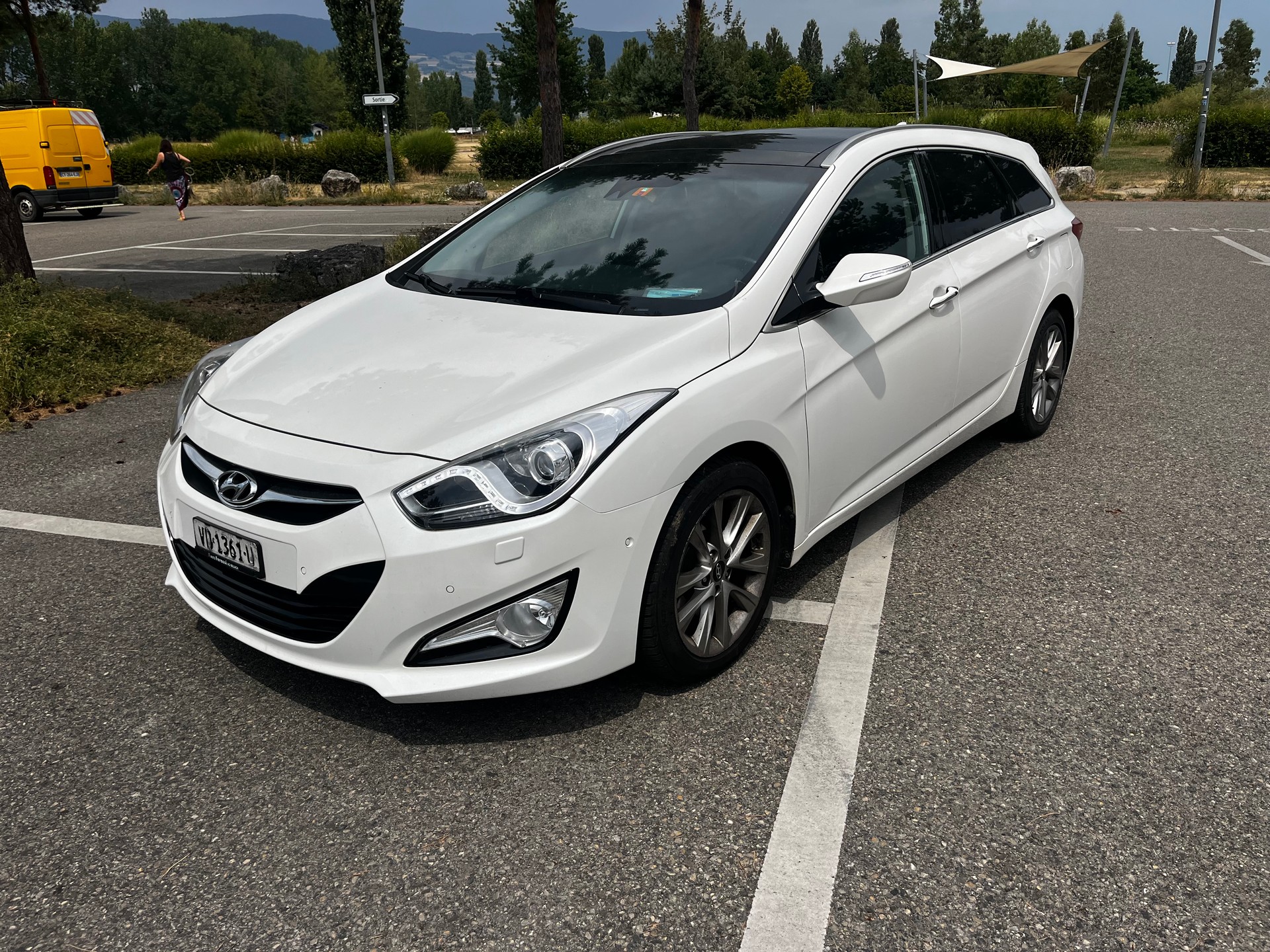 HYUNDAI i40 Wagon 1.7 CRDI Style Automatic-image-3