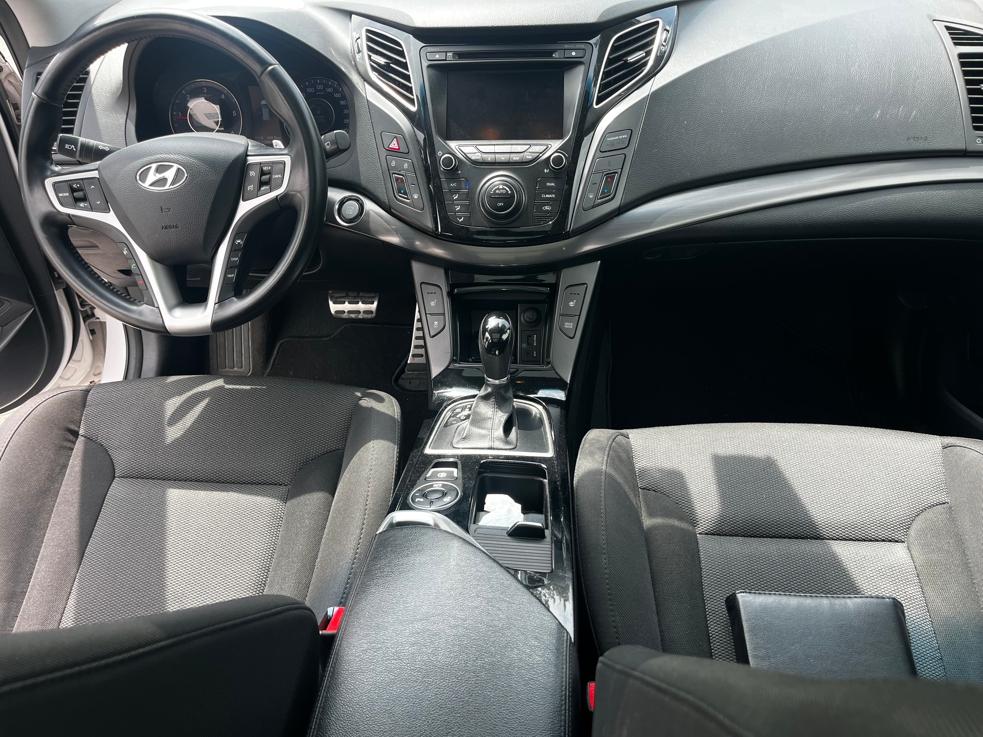 HYUNDAI i40 Wagon 1.7 CRDI Style Automatic-image-10